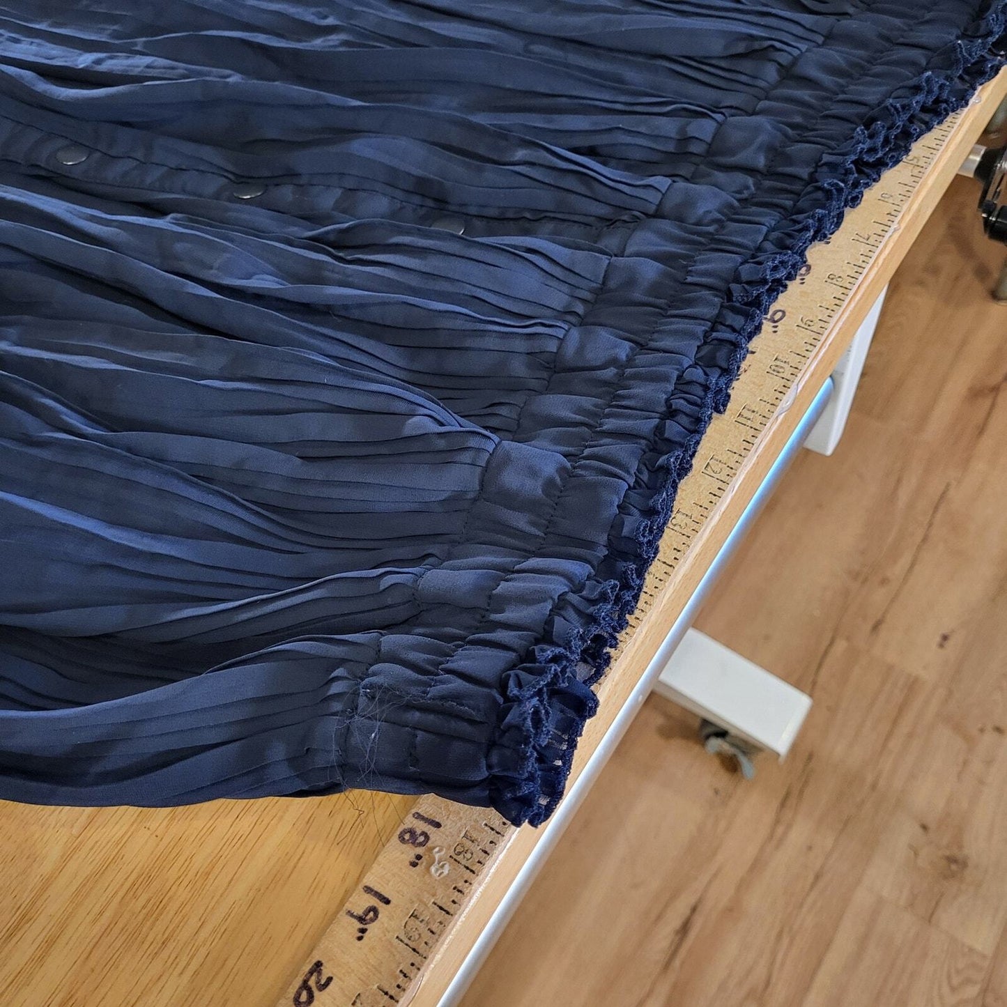 Est. 1946 Navy Blue Pleated Elastic Waist Skirt Button 18/20w Mid Length Rayon