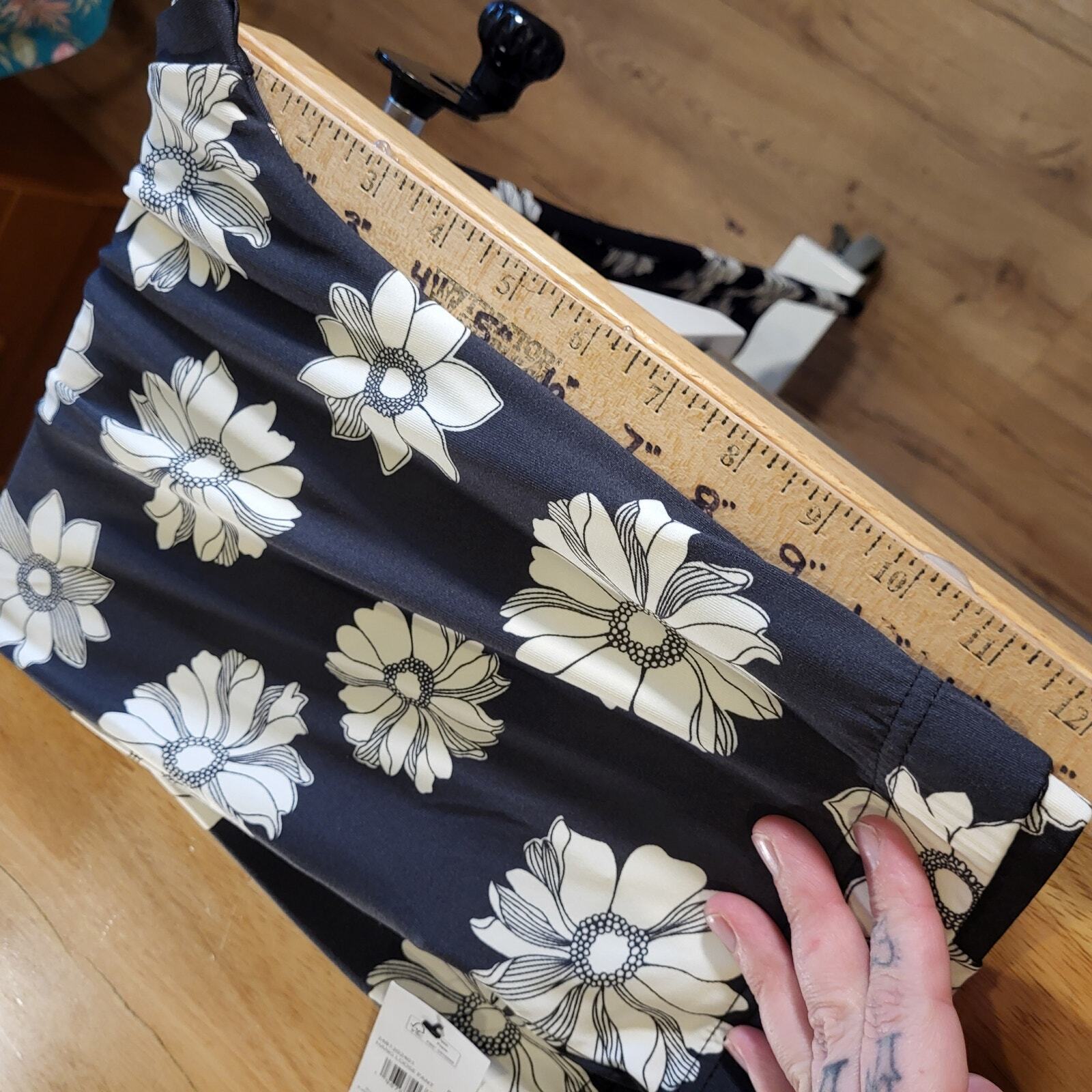 New with tag Billabong Daisy print black and white elastic waist bell bottom L