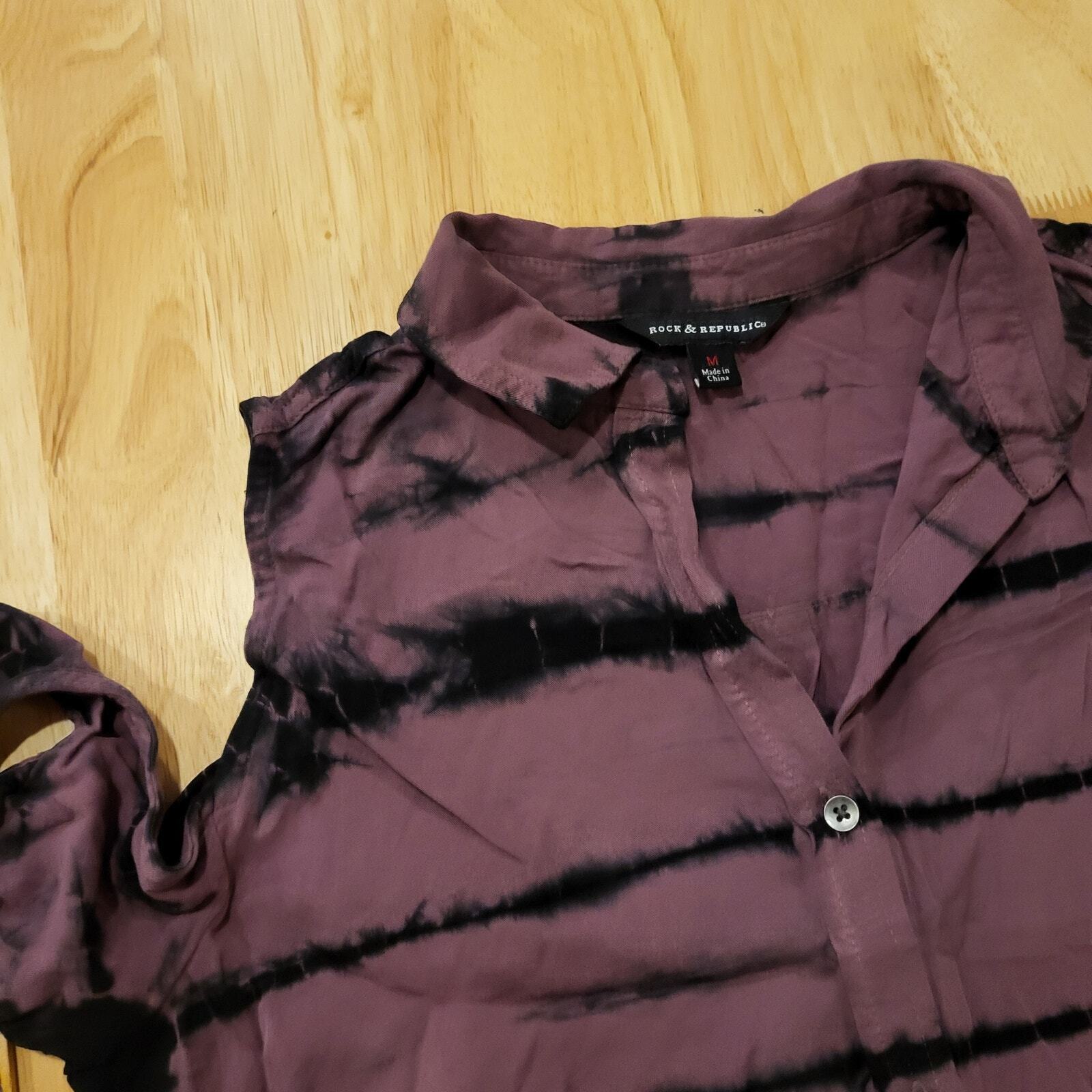 Rock & Republic Cold Shoulder Purple & Black Tie Dye Button Up Medium