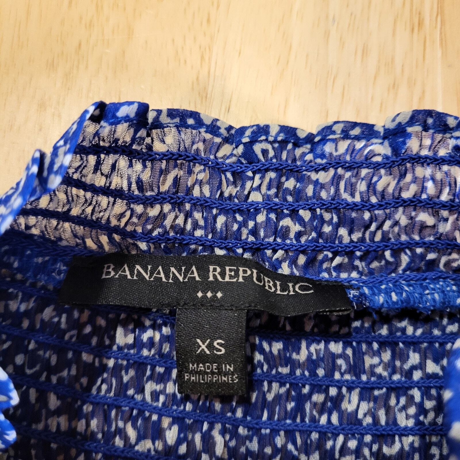 Banana Republic Blue Peasant Blouse Mock Neck Ruffle Sleeve Yoke Rayon XS Floral