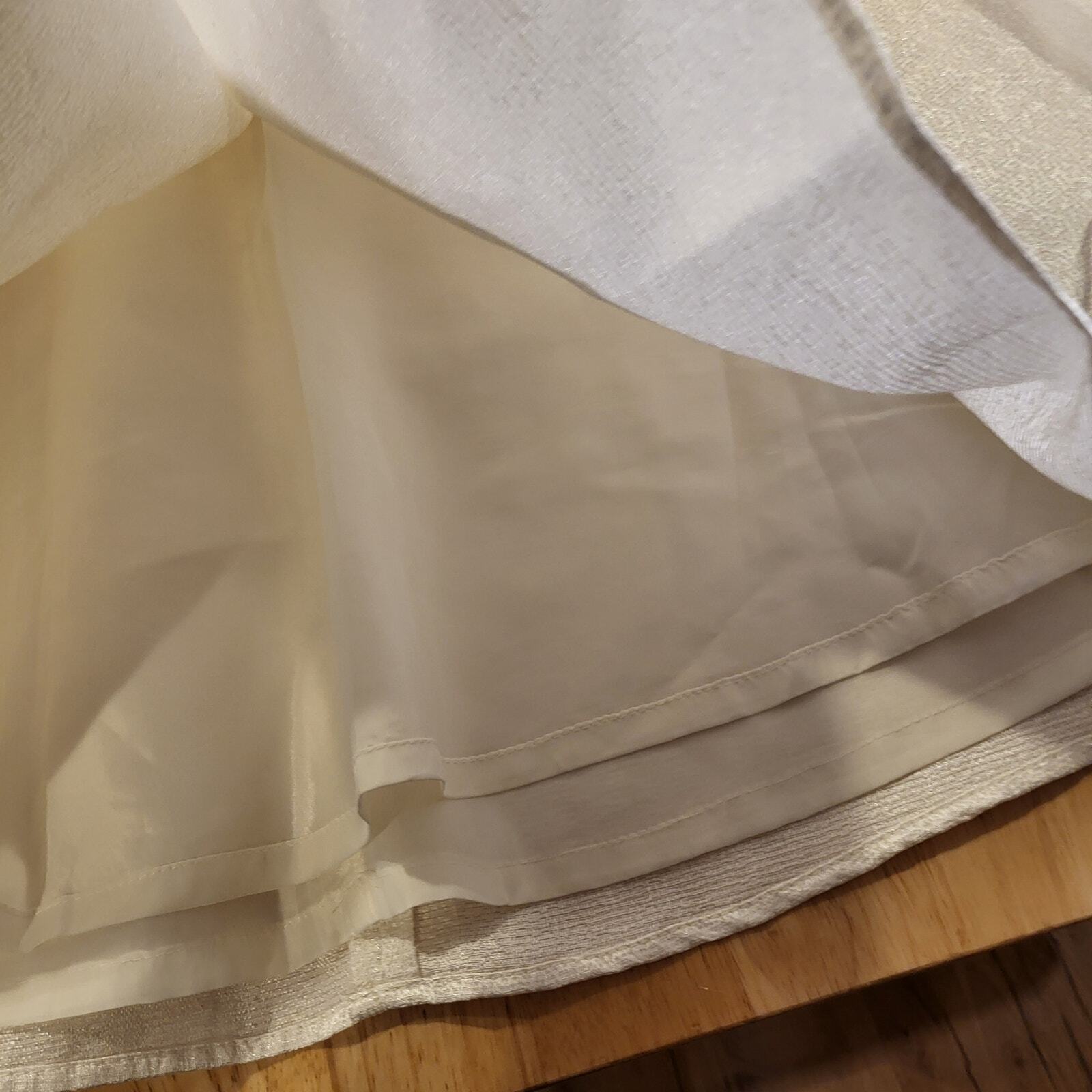 Express size 8 circle skirt White Invisible Zipper Lined 28" Waist 25" Long 