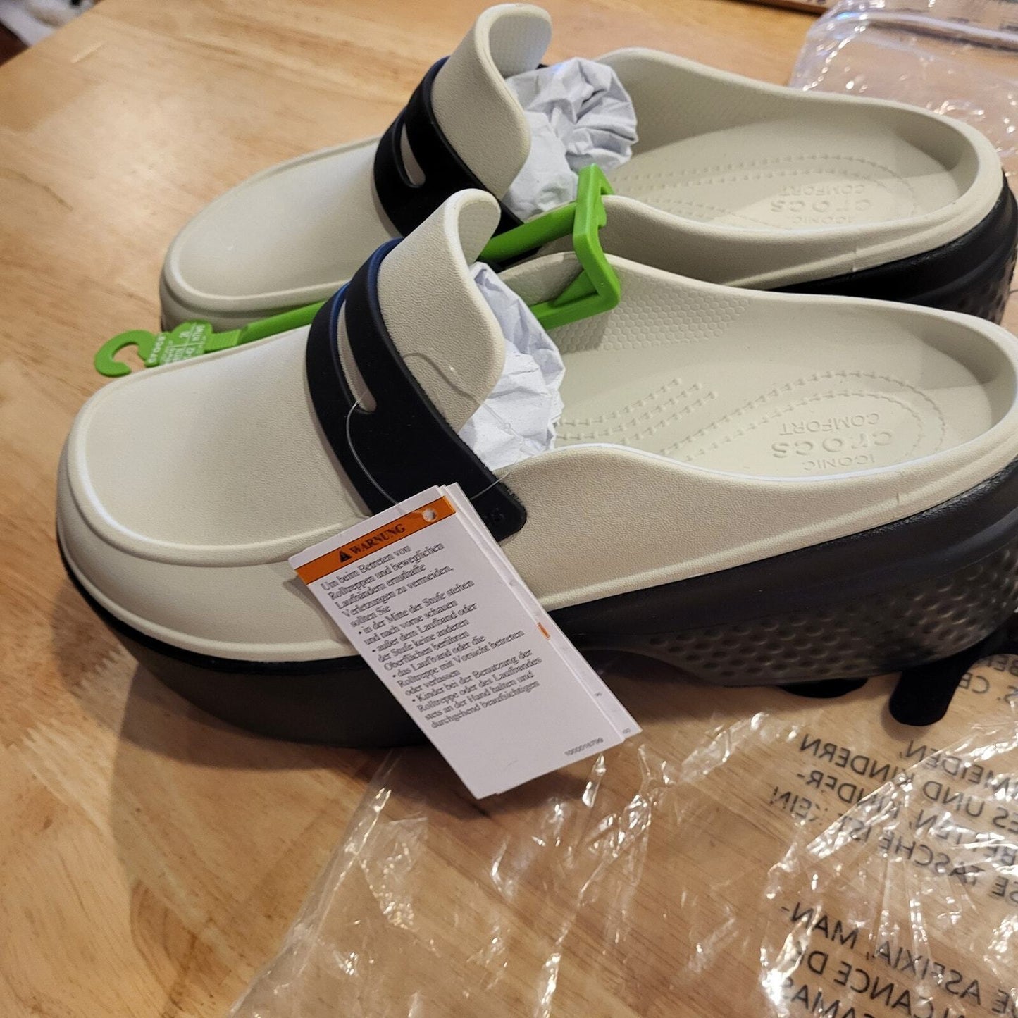 NWT Crocs Stomp Loafers Platform Black & White women's 10