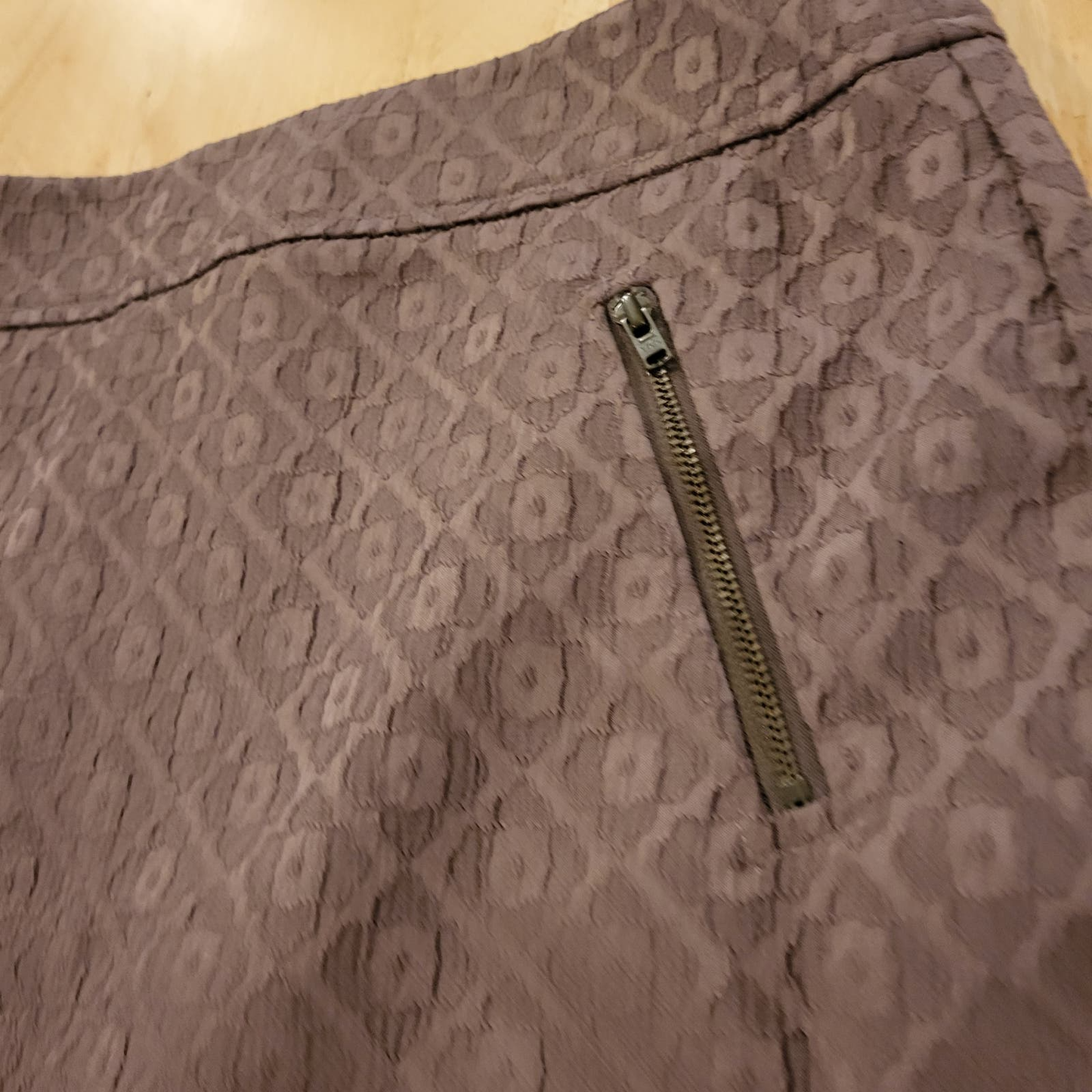 Loft Size 2 30 inch waist Skirt Brocade Daisy Pattern Taupe Purple Mini Skirt