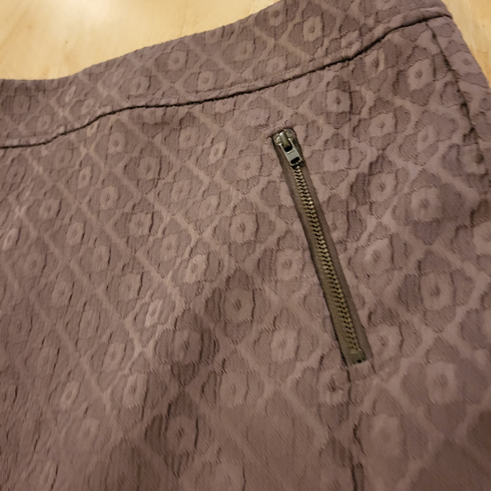 Loft Size 2 30 inch waist Skirt Brocade Daisy Pattern Taupe Purple Mini Skirt