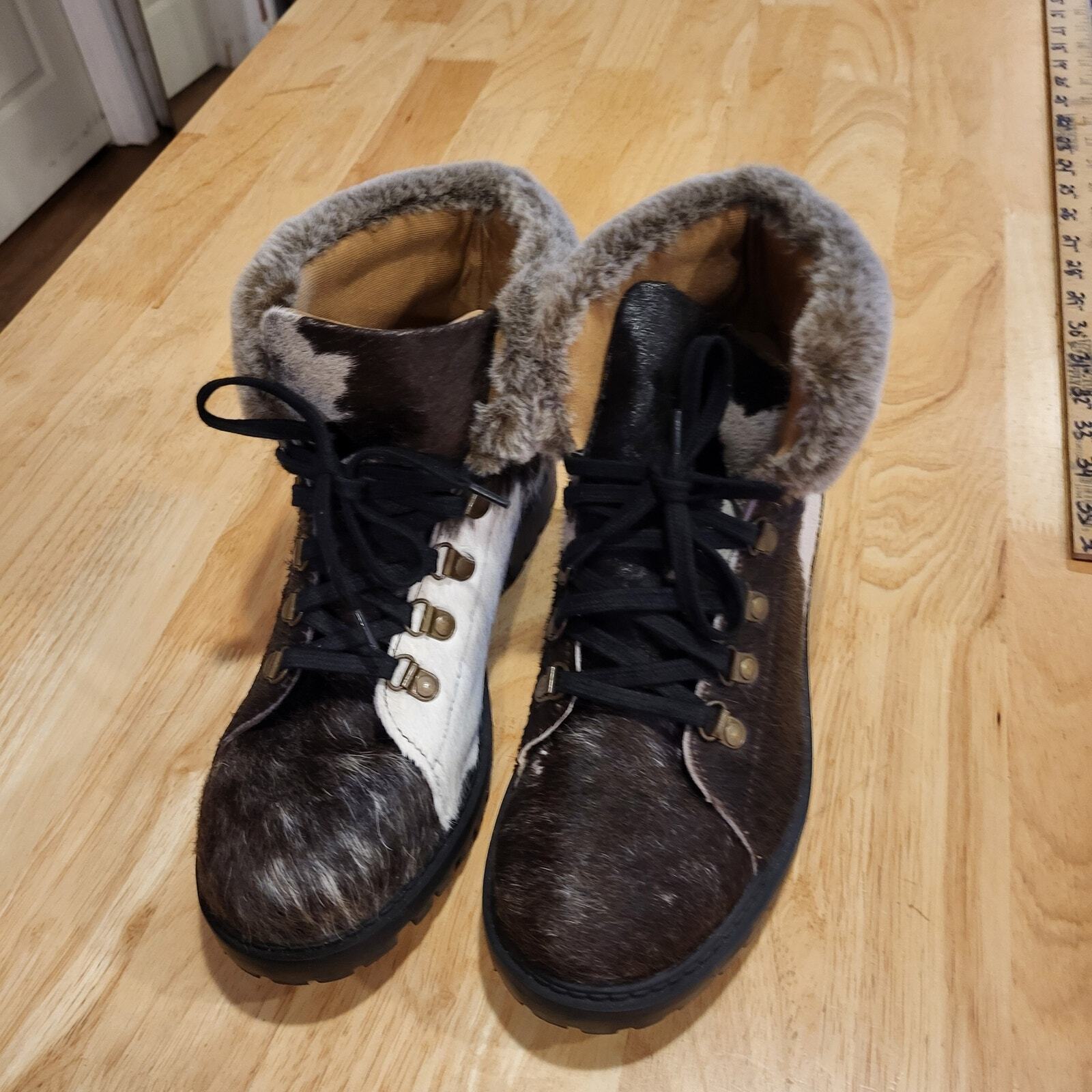 Myra Beaver Boots Hairon Cowhide Leather Fur Cuff Lace Up Rugged Sole 9