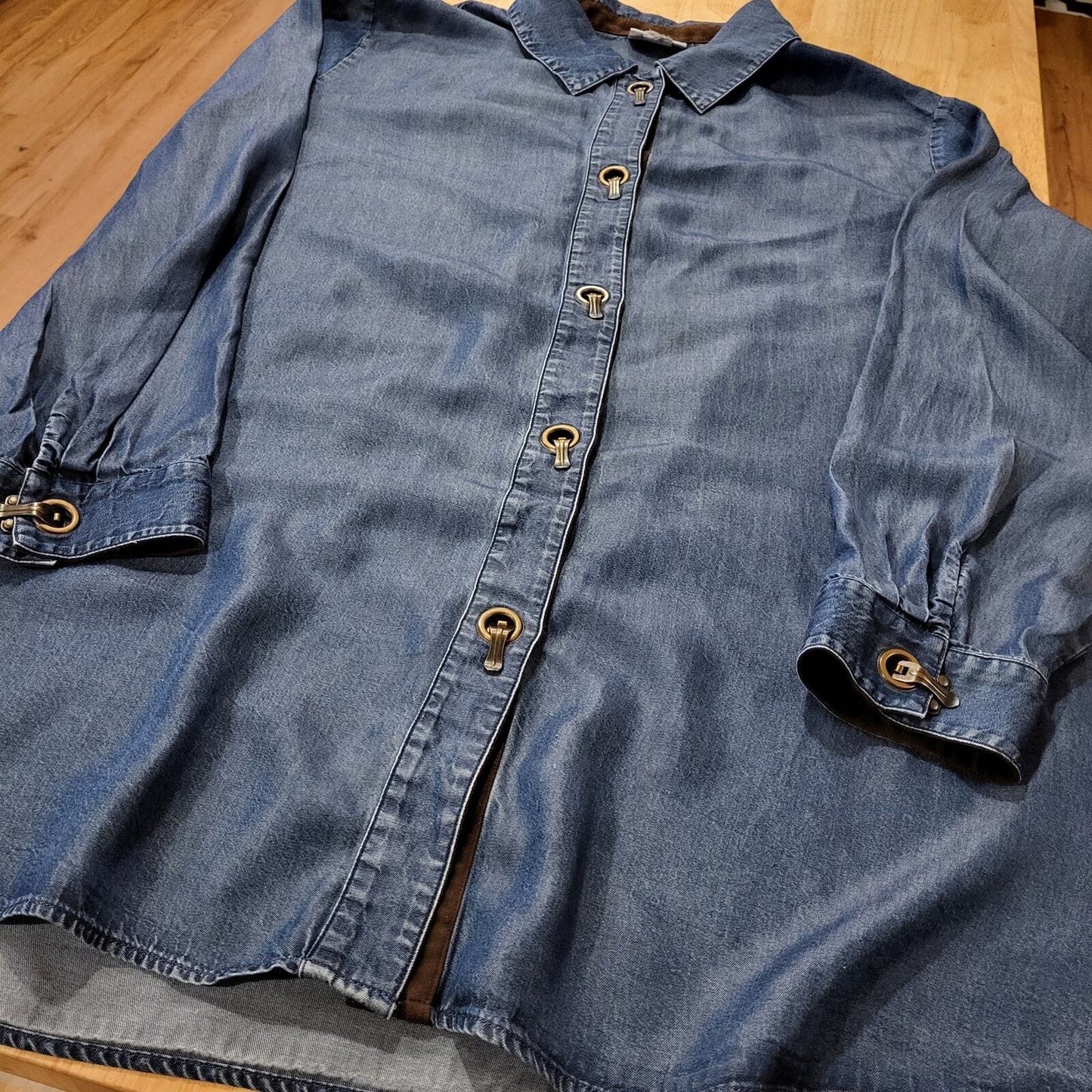 Soft Surroundings Chambre Button Down Collared Clip  Buttons Suede 28" P2P