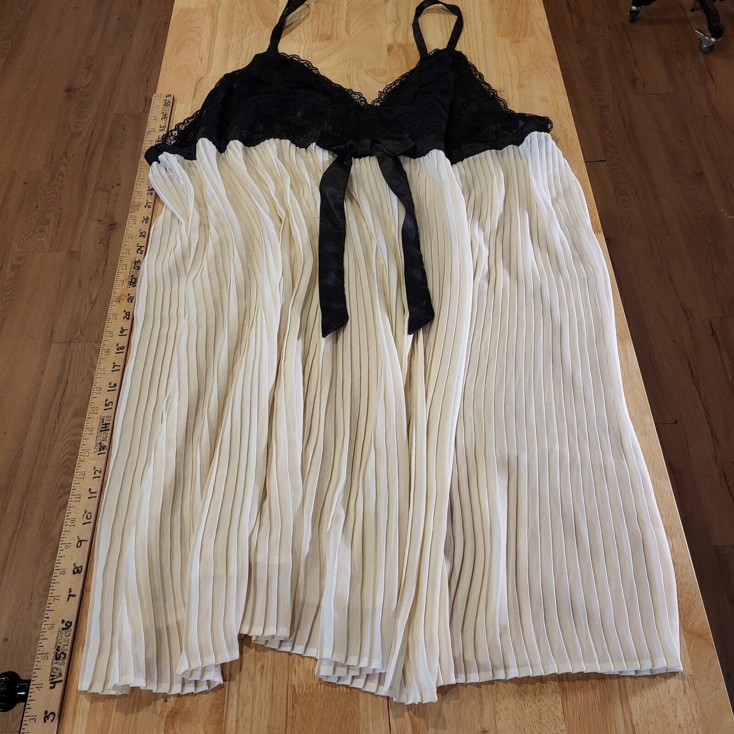 Plus size 5x 38/40 negligee black lace white pleated adjustable spaghetti strap