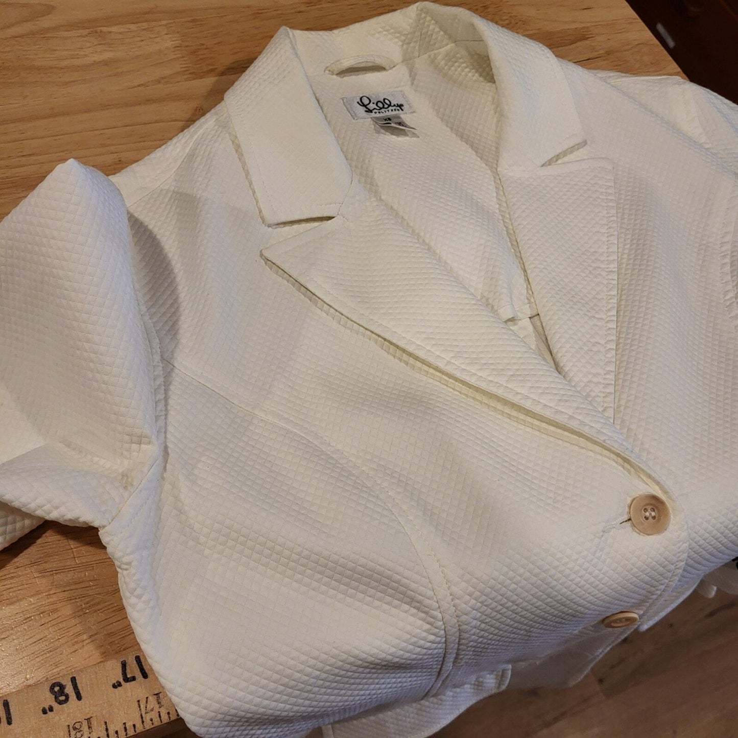 Lilly Pulitzer White Honeycomb Blazer Small 17" Pit to Pit Button Pocket 