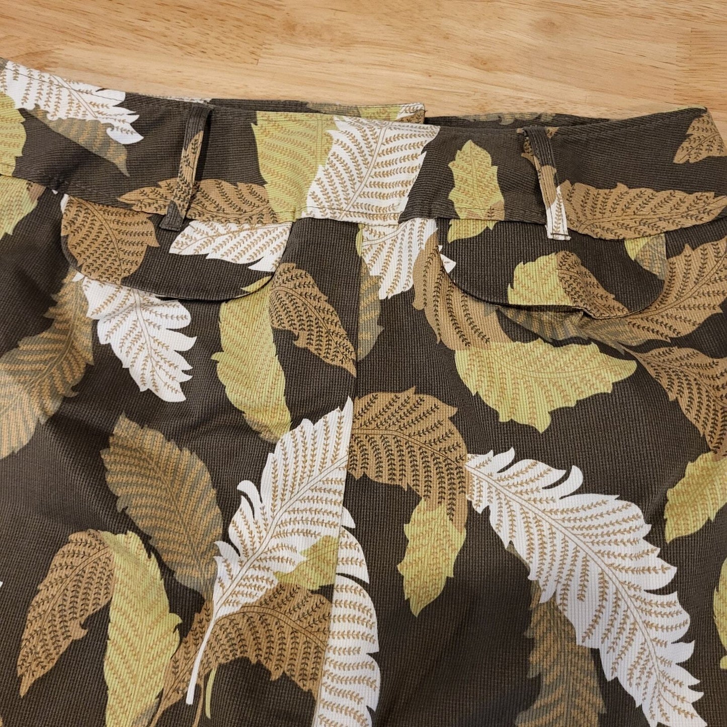 Ann Taylor Green Botanical print mini skirt pockets 30 in Waist 17-in length 6p