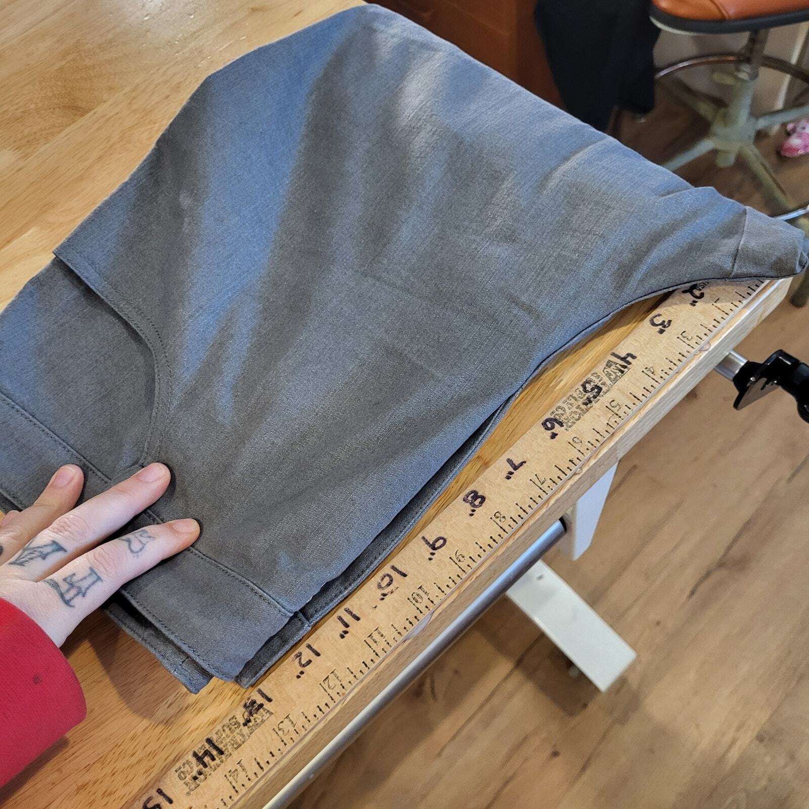 St. John size 12 Gray Wide Leg Flat Front Pants 30" Inseam 13" Rise 34" Waist 