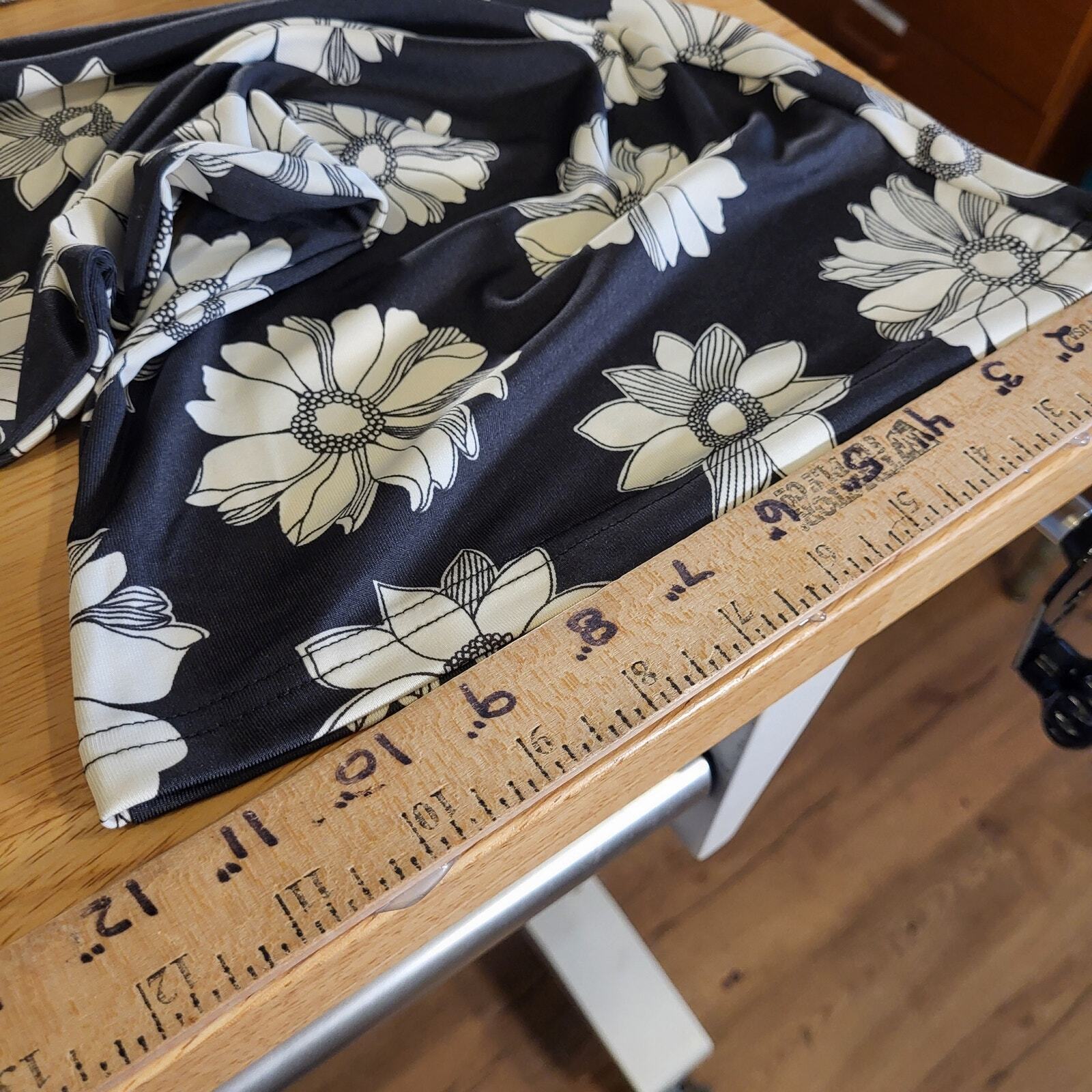 New with tag Billabong Daisy print black and white elastic waist bell bottom L