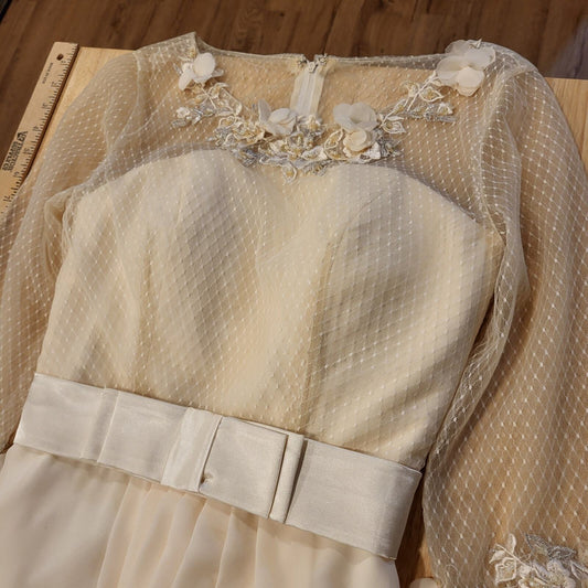 Beautiful Cream formal Wedding Gown Lace Overlay Satin Ribbon 26" waist