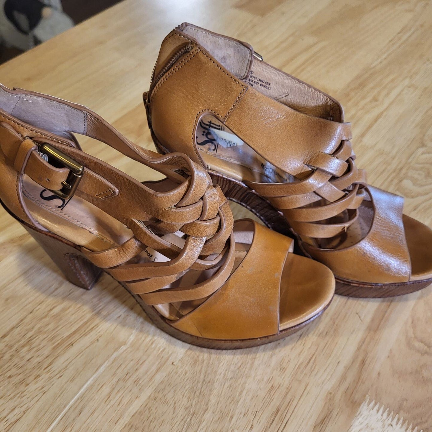 Sofft Beige Strappy Leather Platform Heel 7.5 