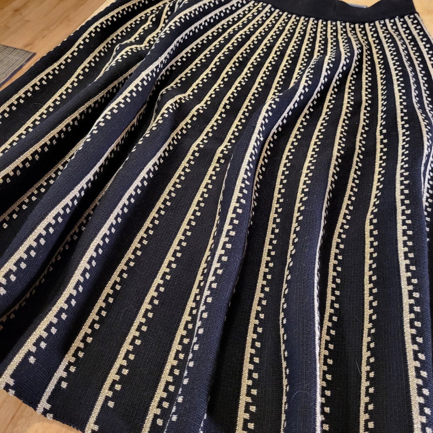 NEW With Tag Lark + Gray Knit Black & Gold A-line Skirt Stretch Viscose Metalic