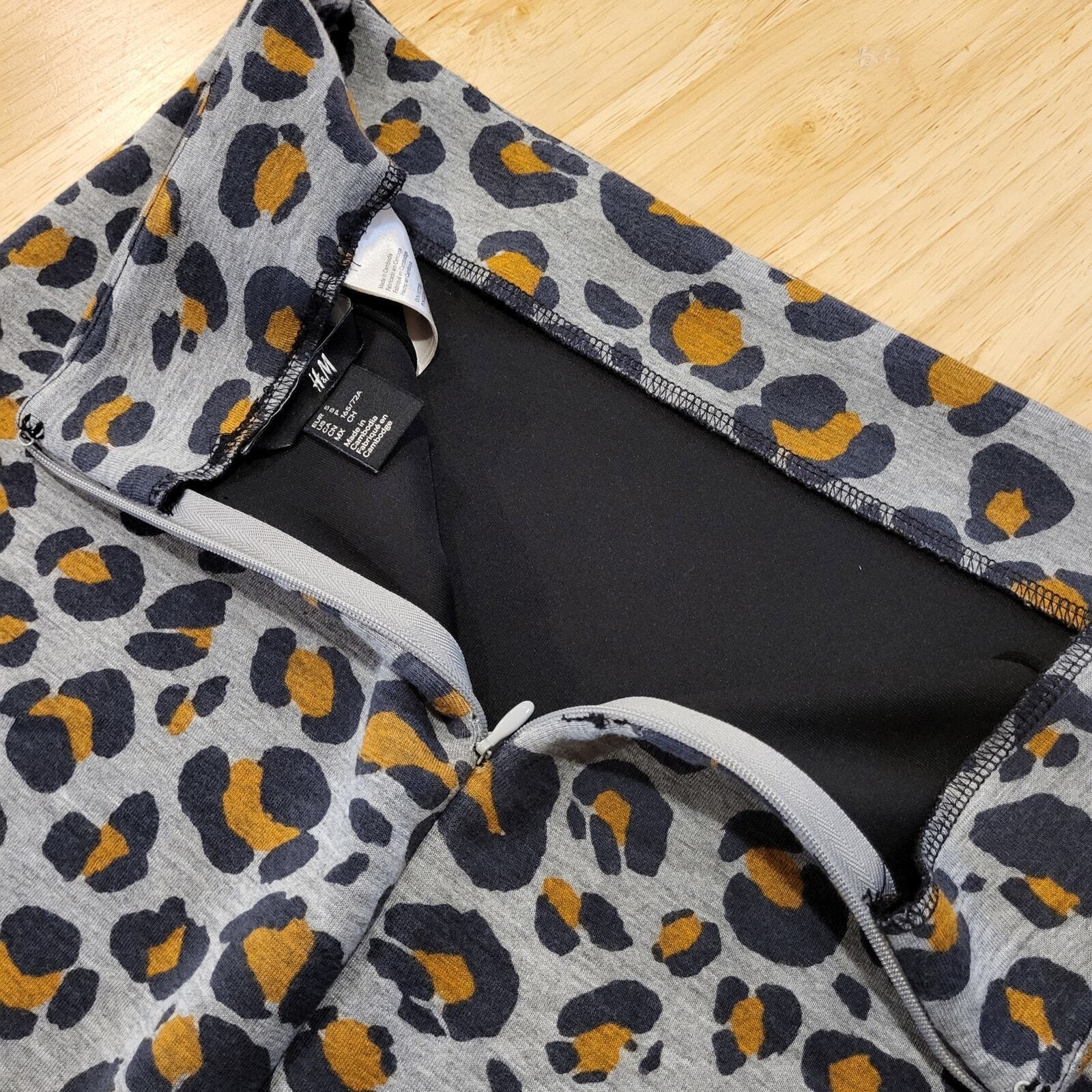 Knit H&M Grey Leopard Print Knee Length Pencil Invisible Zipper Small 30" Waist