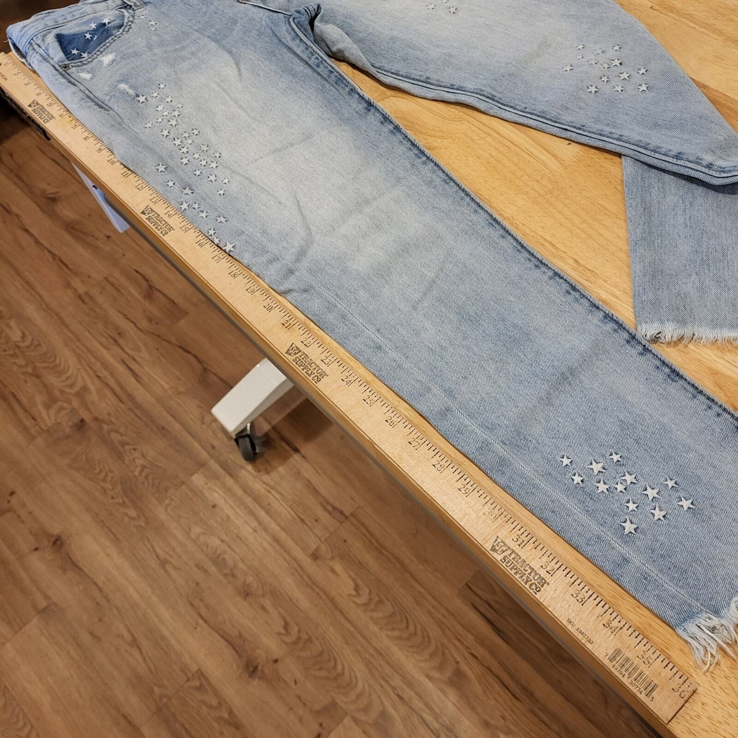 Lucky Brand Star Embroidered Light Wash Distressed Sienna Slim Boyfriend 0/25