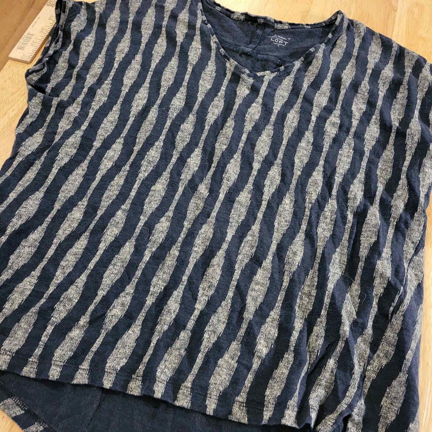 Ann Taylor Linen Tshirt Navy W/ White Detail Sz. SM. 21" p2p