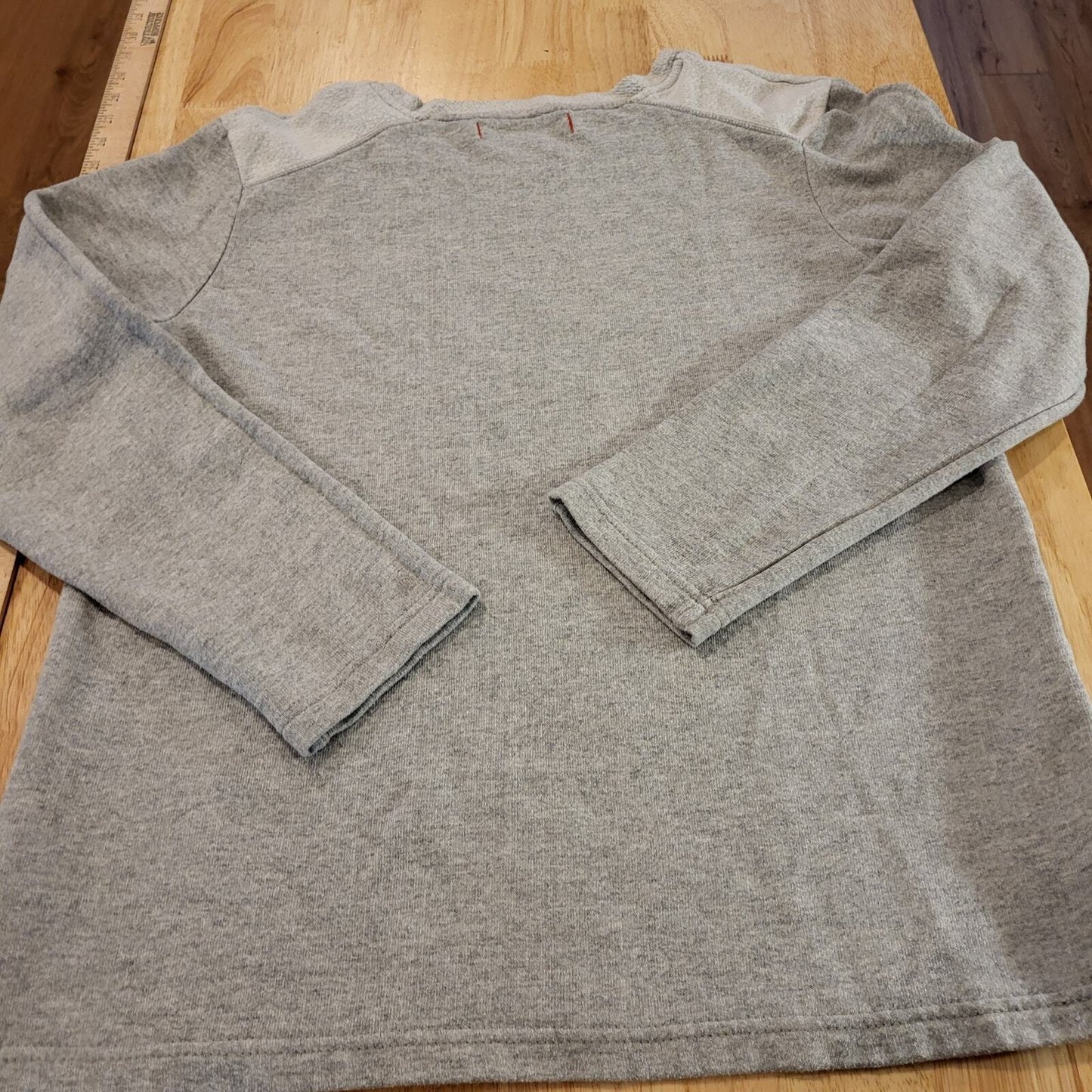 Tommy Bahama Gray Patch Shoulder Pullover Sweatshirt Medium Long Sleeve