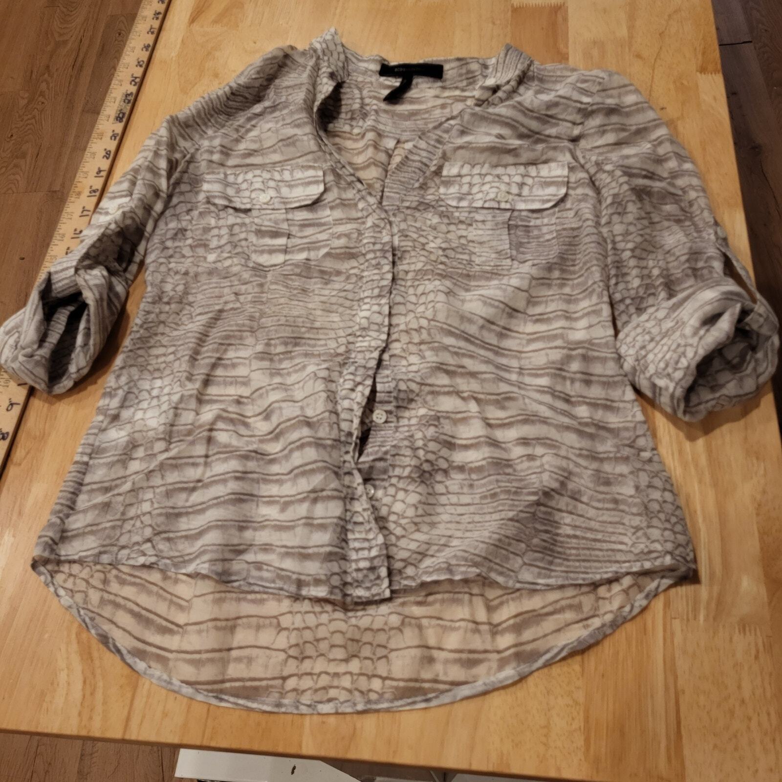 BCBGMAXAZRIA xs Snake Skin Print Rayon Blouse Cuff Sleeve Button Gold