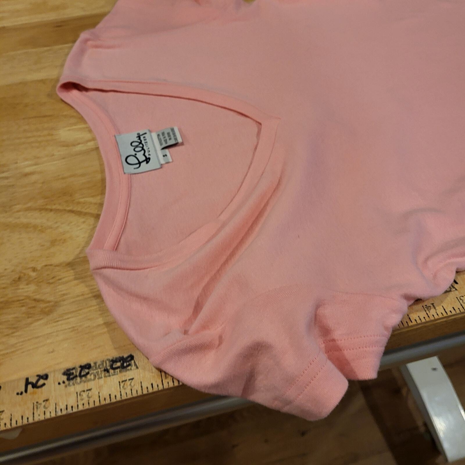 Lilly Pulitzer pink v-neck 100% cotton Jersey t-shirt small