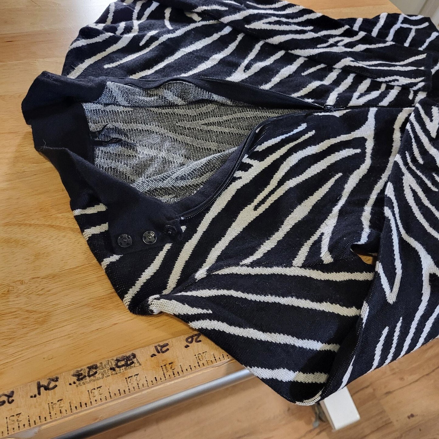 Venini Made in USA Black Zebra Close Knit Zip Mock Neck Snap Closure  Small 