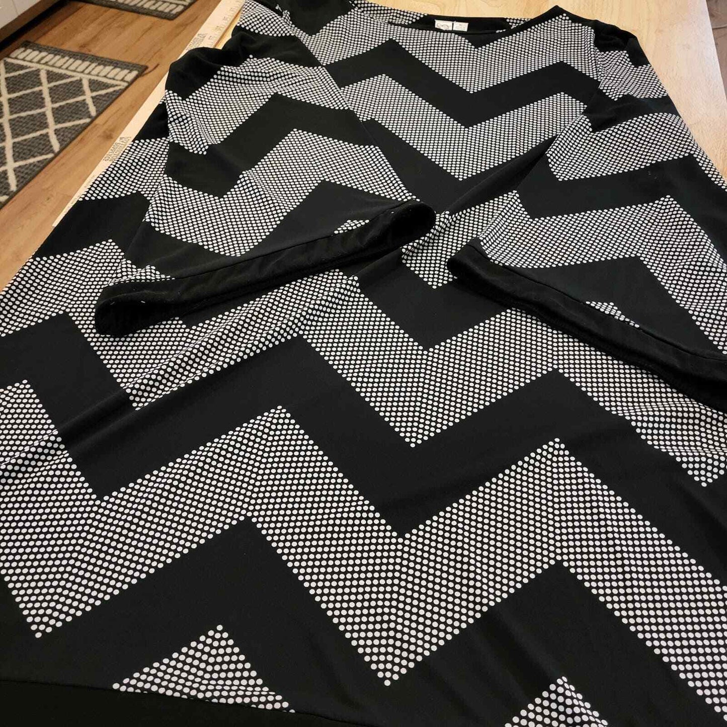 Black & White Chevron Print Wide Sleeve A-line XL