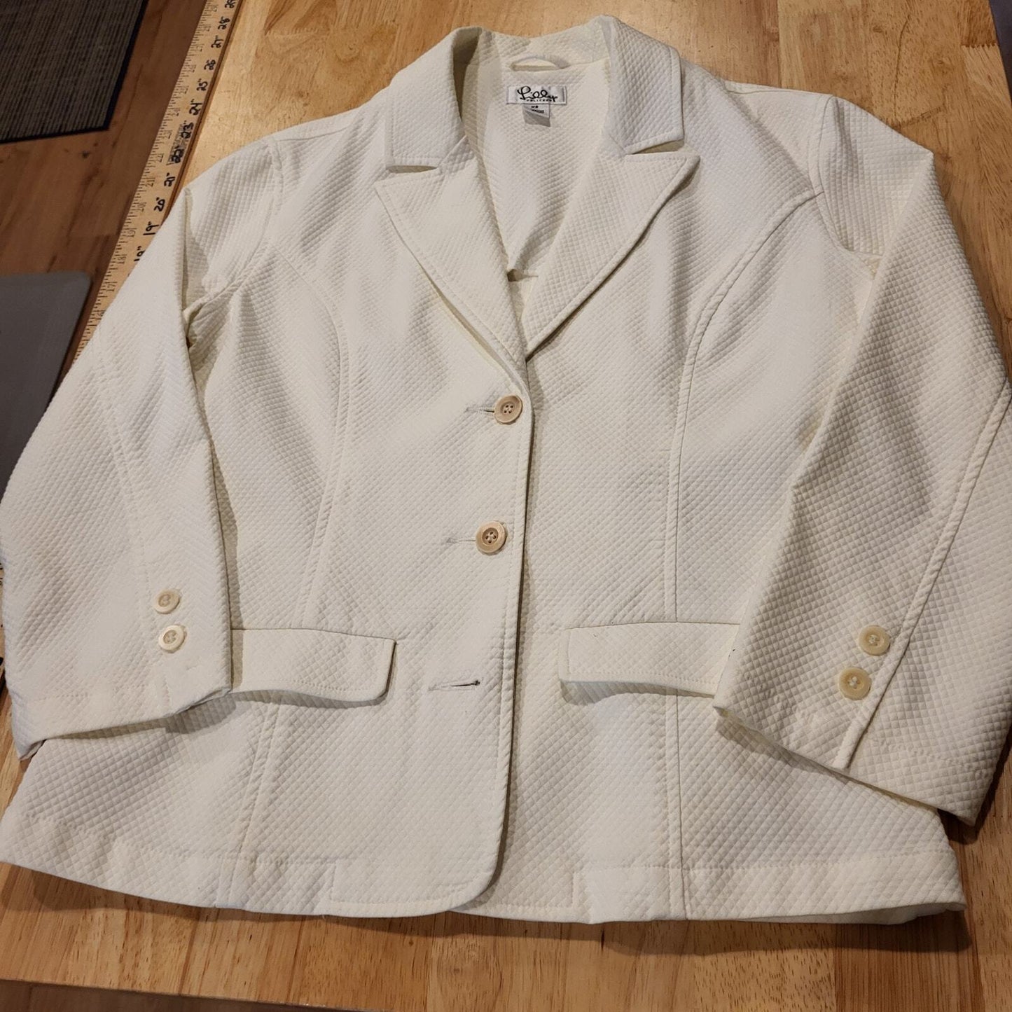Lilly Pulitzer White Honeycomb Blazer Small 17" Pit to Pit Button Pocket 