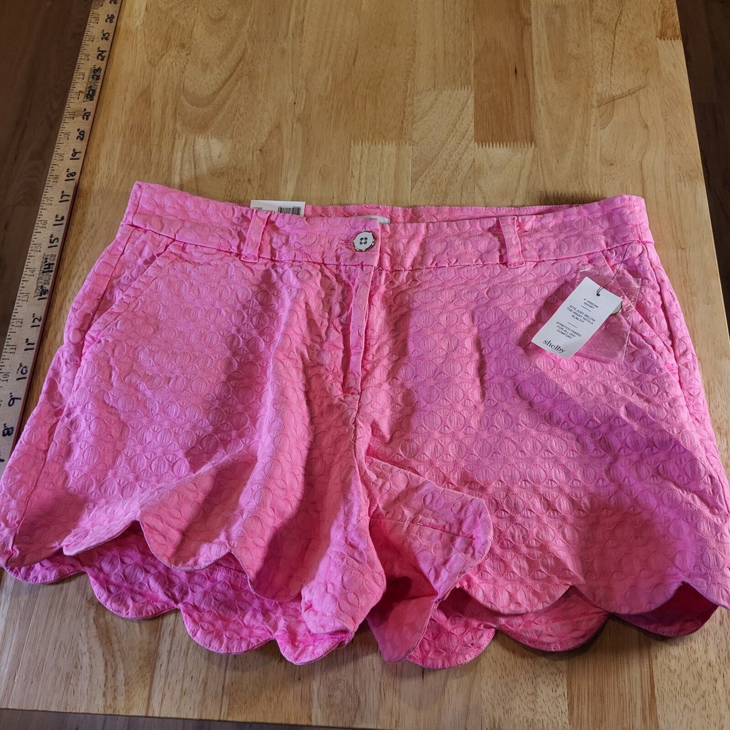NWT Pink Crown & Ivy Scalloped Edge Shorts Textured Cotton Size 12