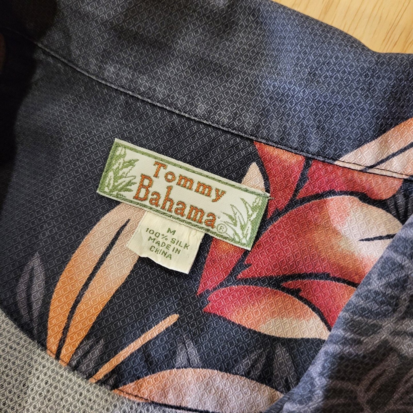Tommy Bahama 100% silk Hawaiian pink charcoal Floral tie straight collard set