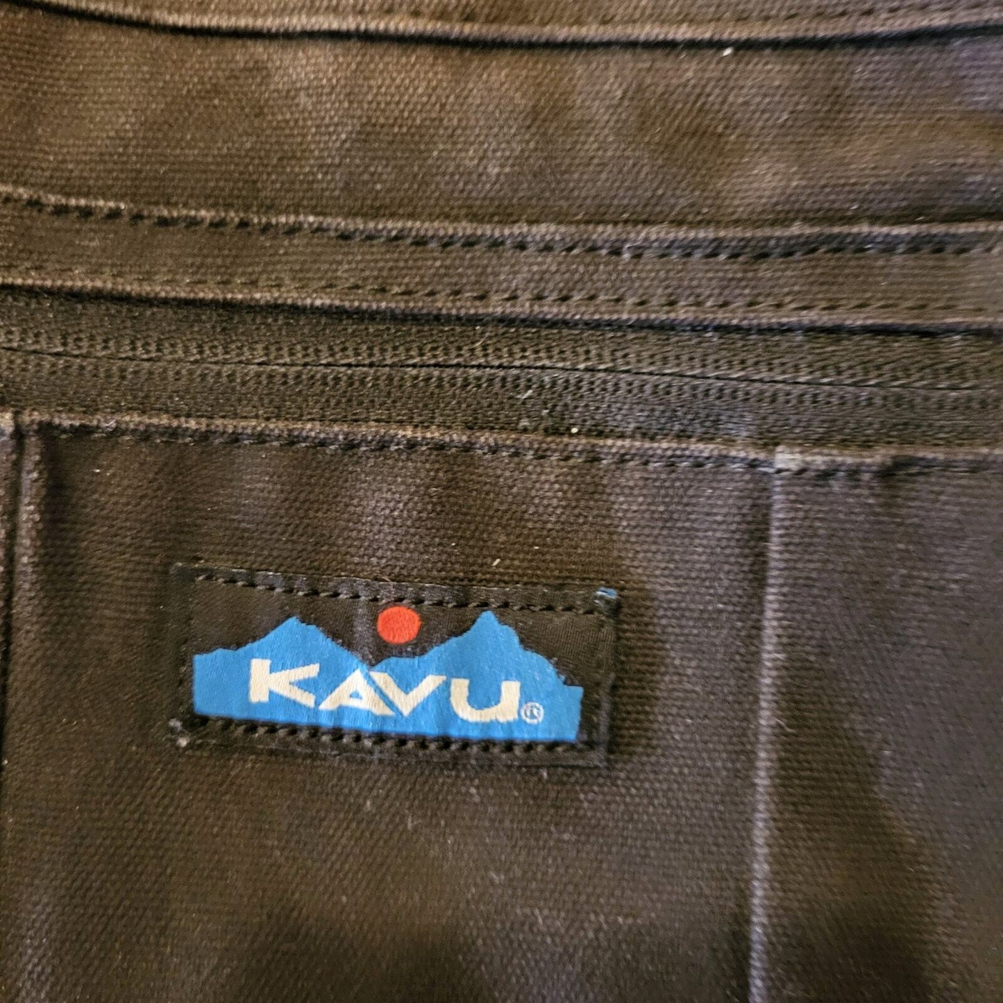 Kavu Keepalong Black Canvas Cross Body Rope Sling Bag Zipper 