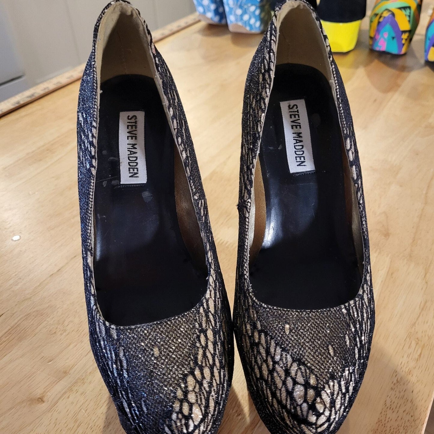 Steve Madden Gold Black Lace Platform Round Toe Heel Size 6
