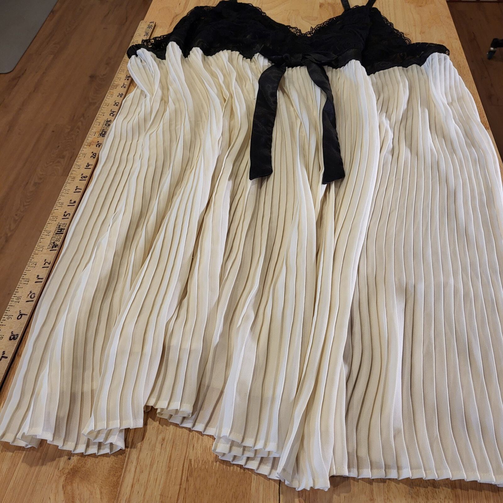 Plus size 5x 38/40 negligee black lace white pleated adjustable spaghetti strap