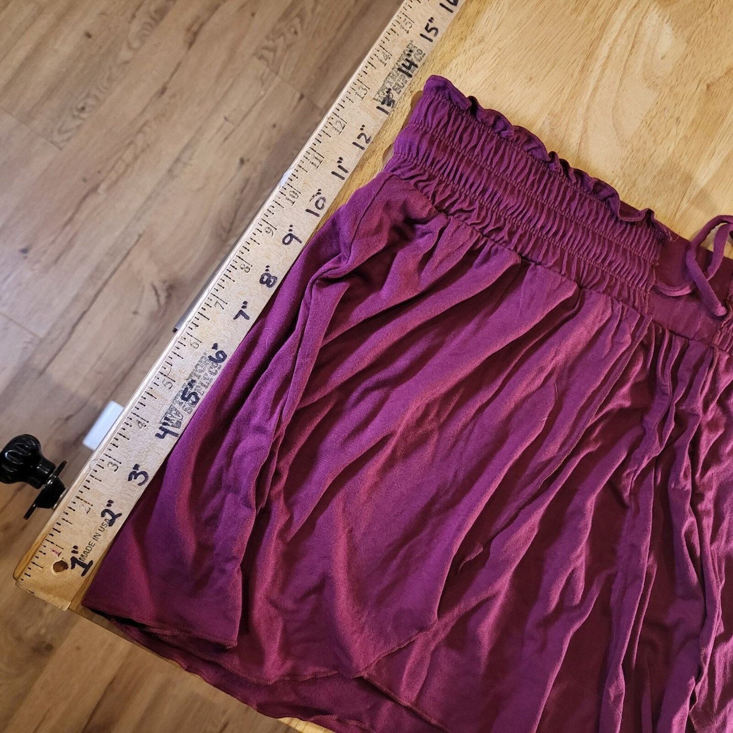 Eggplant Fluttery Wide Elastic Waist Short XL 17"-22" Stretch 