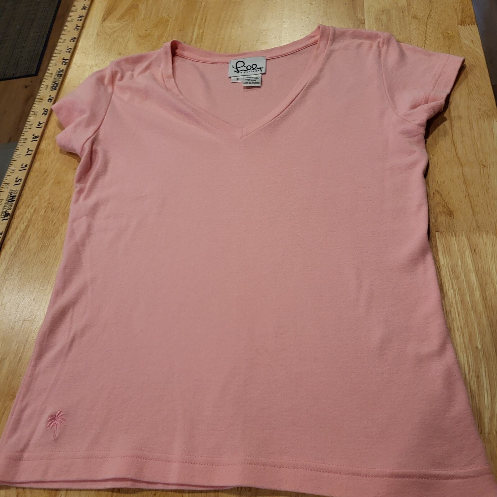 Lilly Pulitzer pink v-neck 100% cotton Jersey t-shirt small