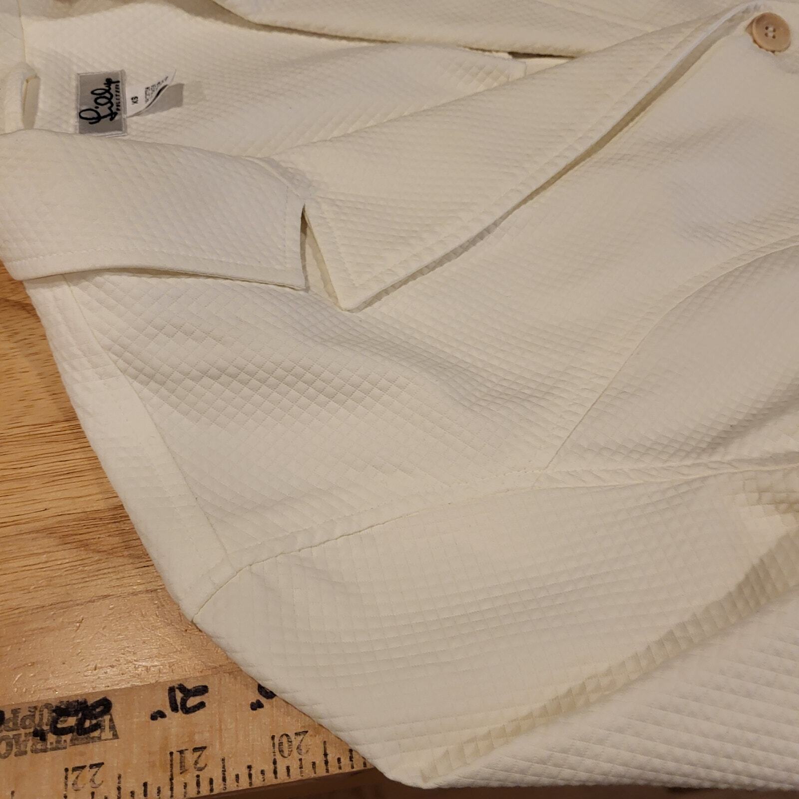 Lilly Pulitzer White Honeycomb Blazer Small 17" Pit to Pit Button Pocket 