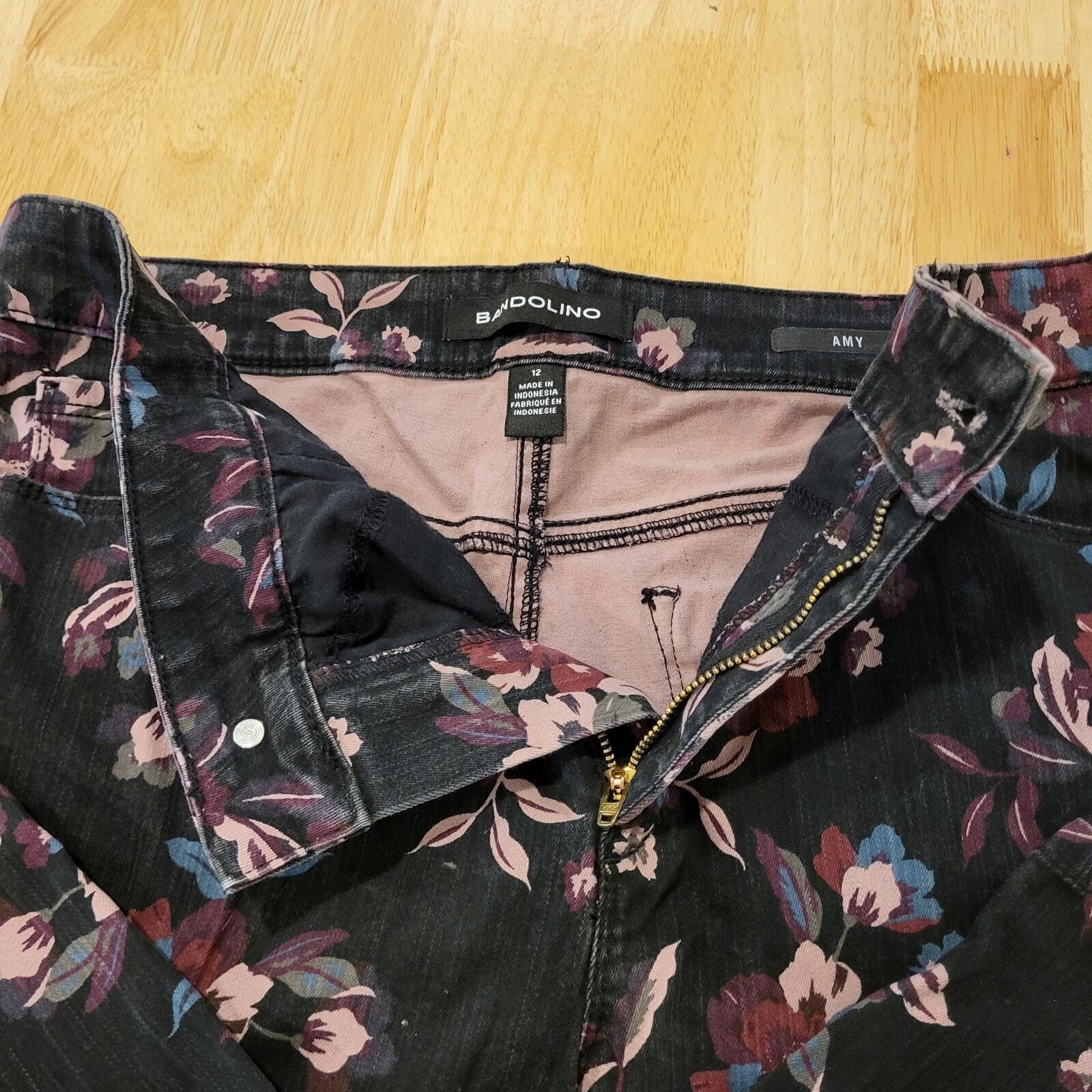 Black Background Floral Bandolino Size 12 Straight Leg Jeans Amy Pockets 
