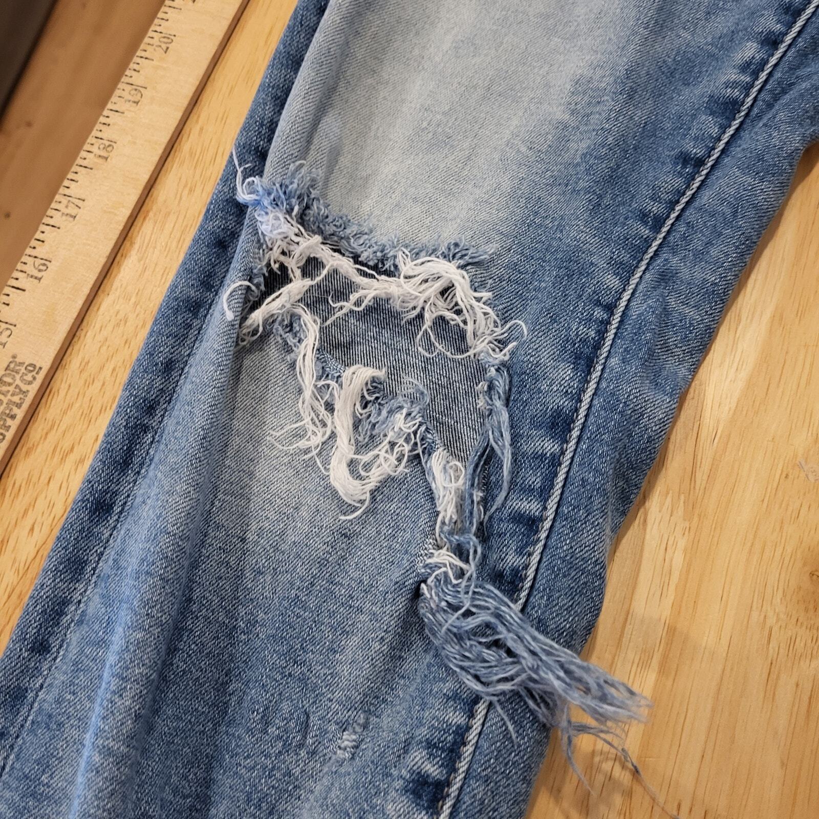 American Eagle Super Stretch Size 12 Straight Leg Distressed Medium Wash