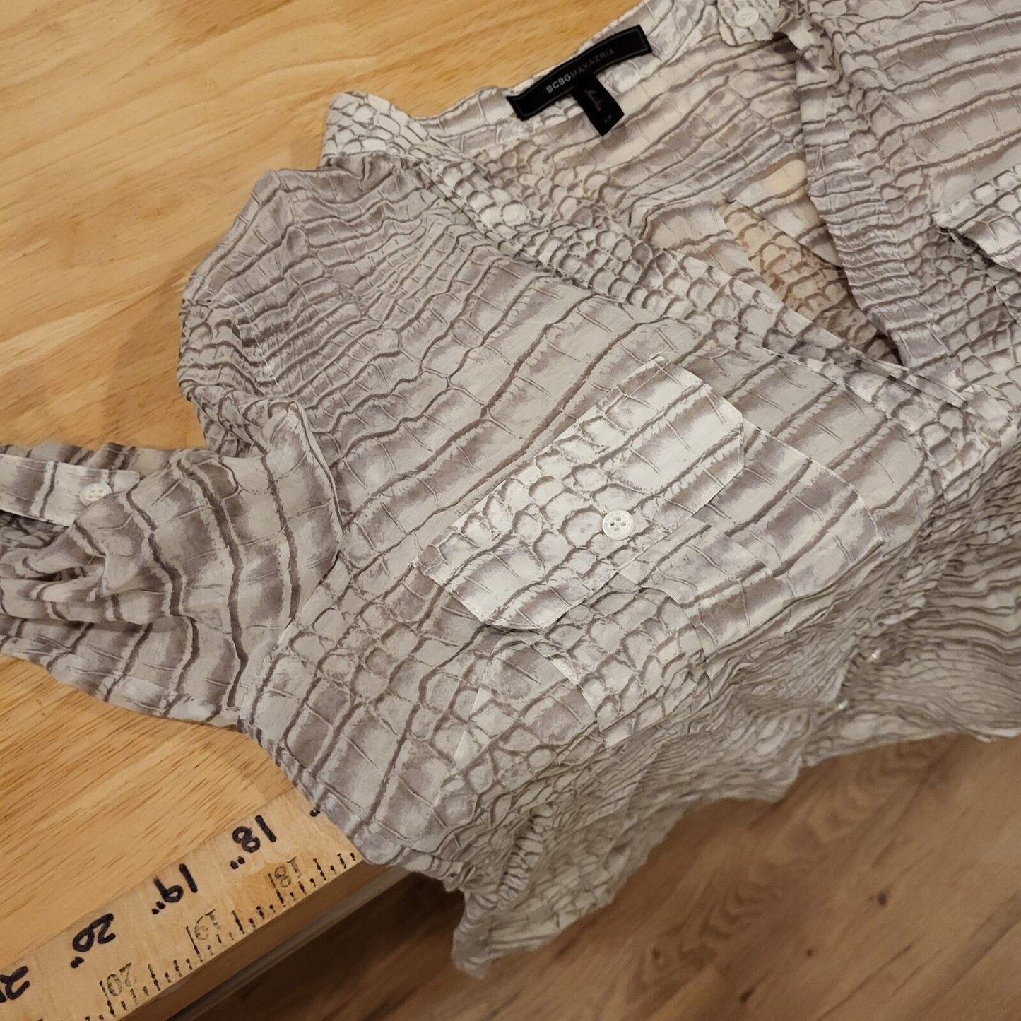 BCBGMAXAZRIA xs Snake Skin Print Rayon Blouse Cuff Sleeve Button Gold