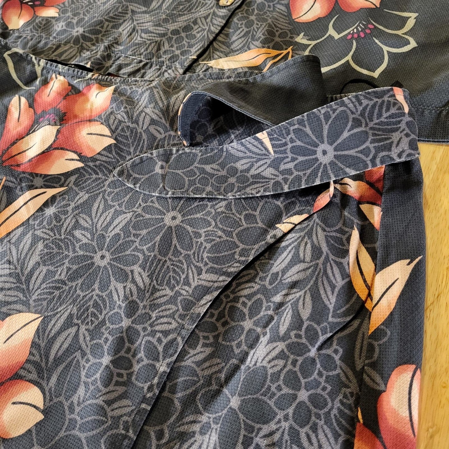 Tommy Bahama 100% silk Hawaiian pink charcoal Floral tie straight collard set