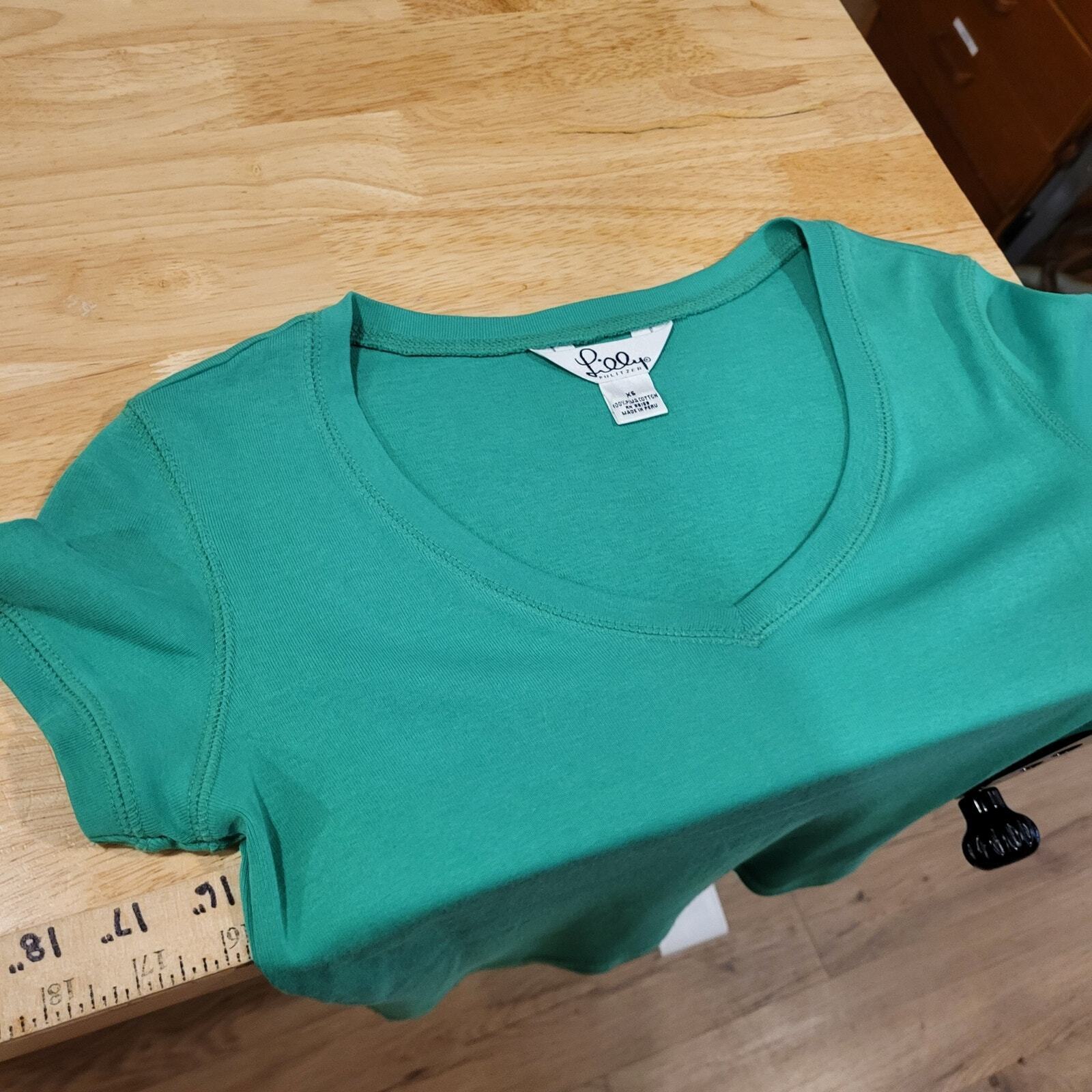 Lilly Pulitzer Green V-Neck T-Shirt 100% Pima Cotton XS