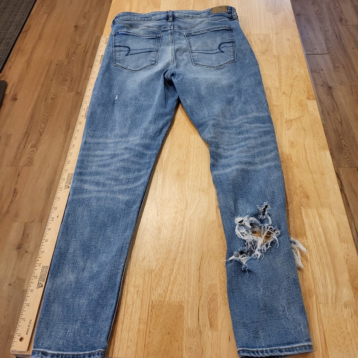 American Eagle Super Stretch Size 12 Straight Leg Distressed Medium Wash