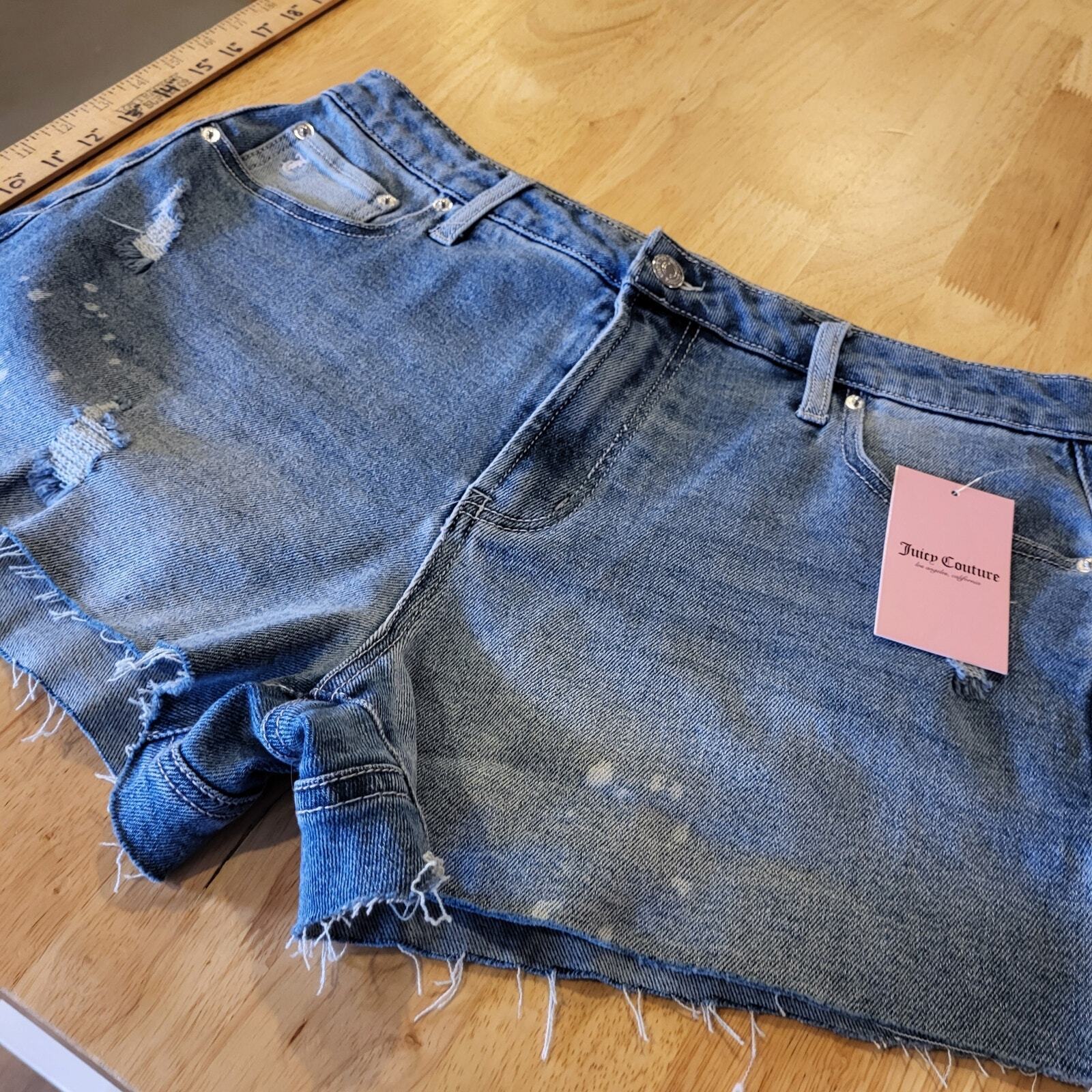 Juicy Couture Two of Hearts Medium Wash 30 Cutoff Jean Shorts zip 