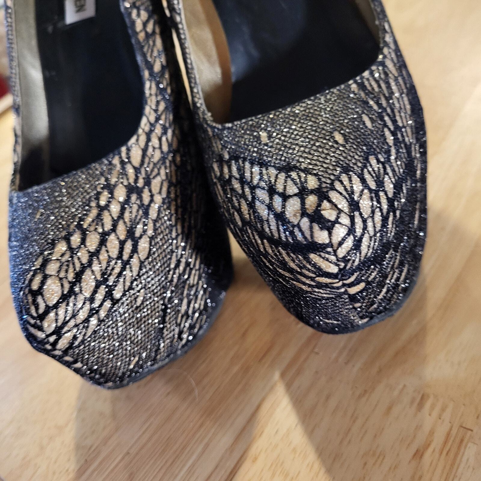 Steve Madden Gold Black Lace Platform Round Toe Heel Size 6