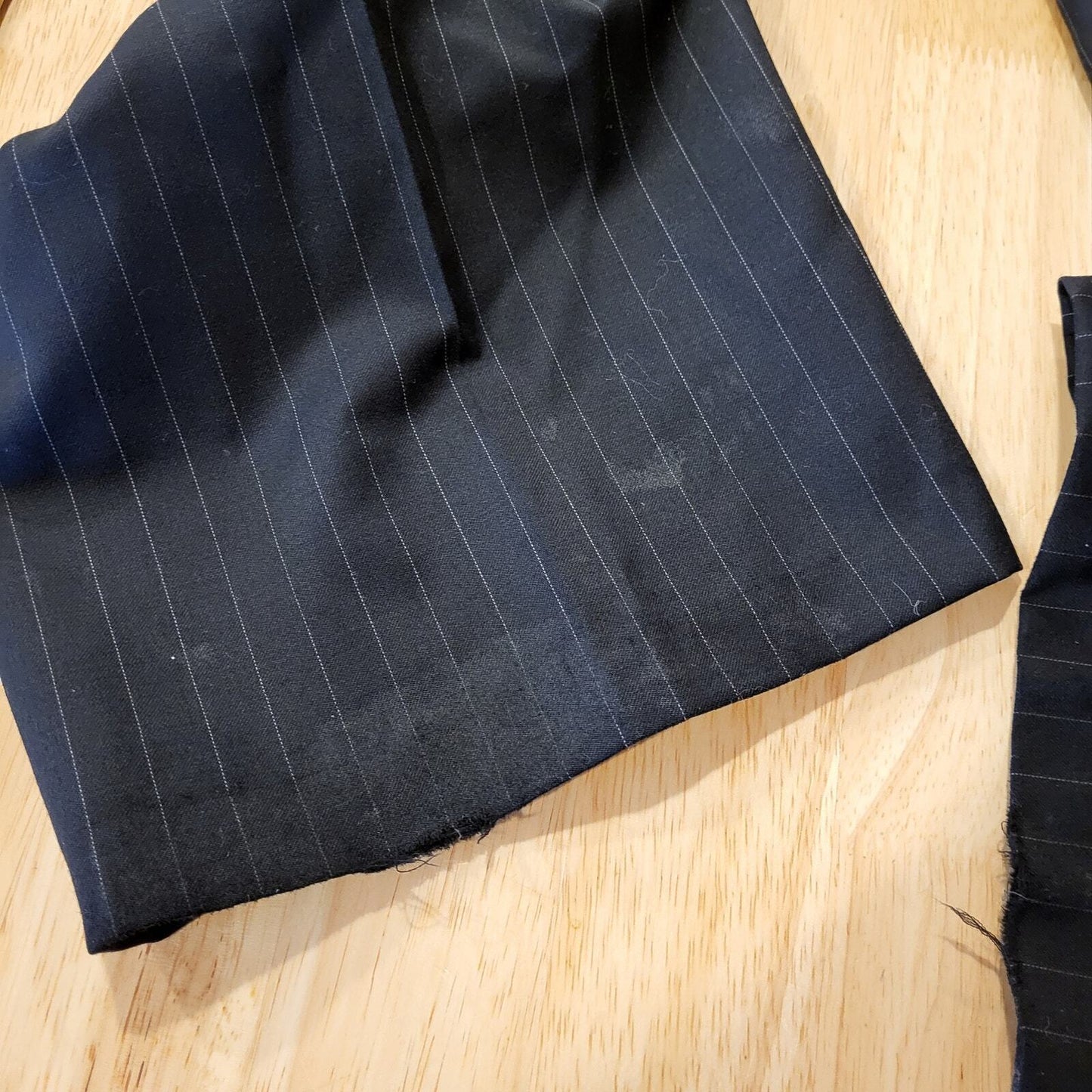 Andrew Fezza Fusion Men's Suit Coat & Pants 34" Waist 20" P2P Pinstripe pleated