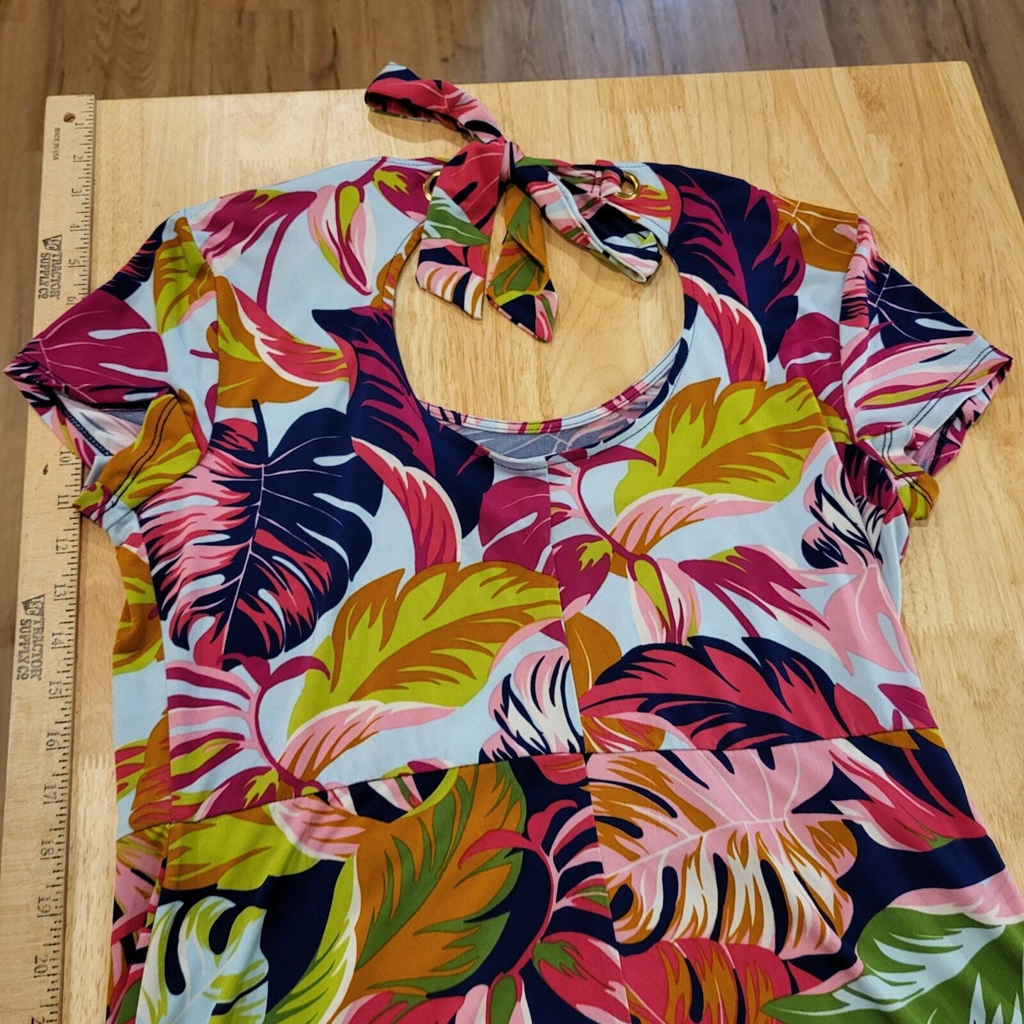 MSK Colorful Botanical Open Back Knee Length Dress Short Sleeve Tie Back Slinky 