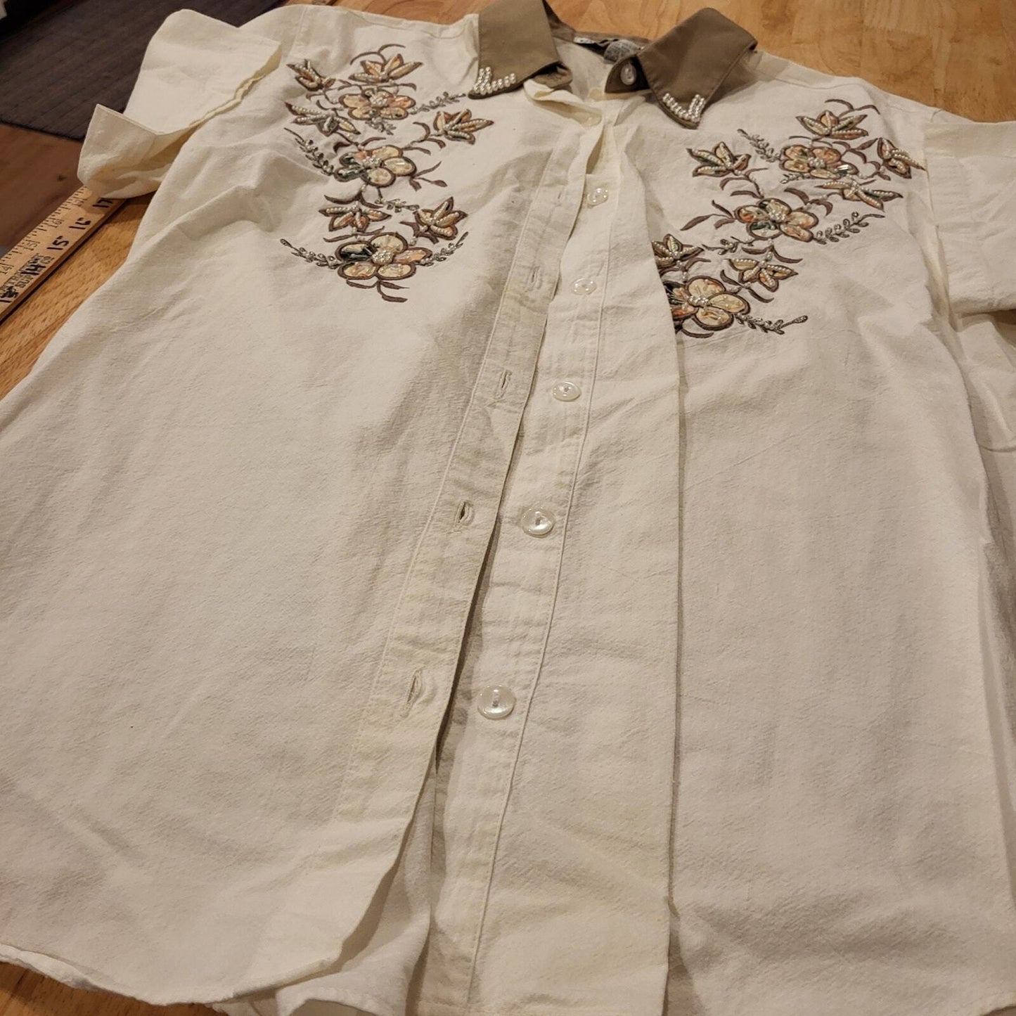 Vintage Beaded Jane Ashley White Short Sleeve Button Down Collared Shirt