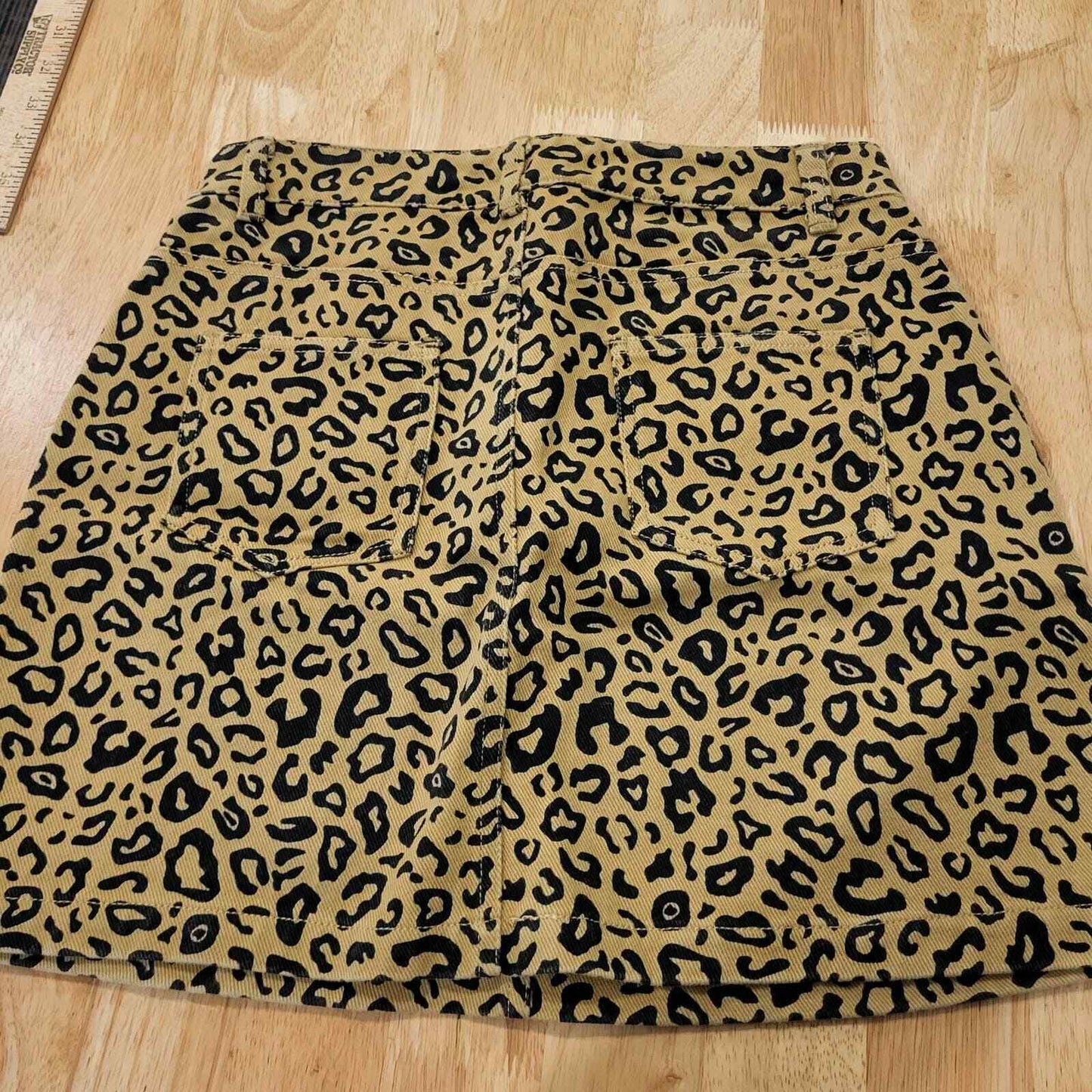 Signature 8 size small brown leopard print denim mini skirt exposed zipper
