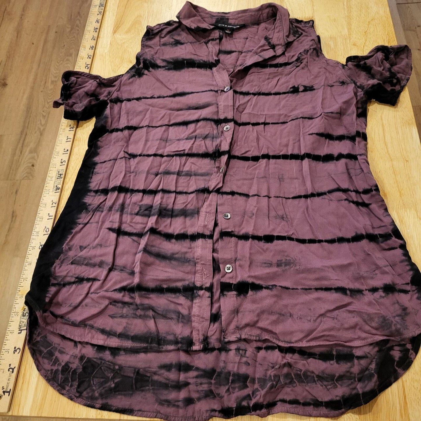Rock & Republic Cold Shoulder Purple & Black Tie Dye Button Up Medium