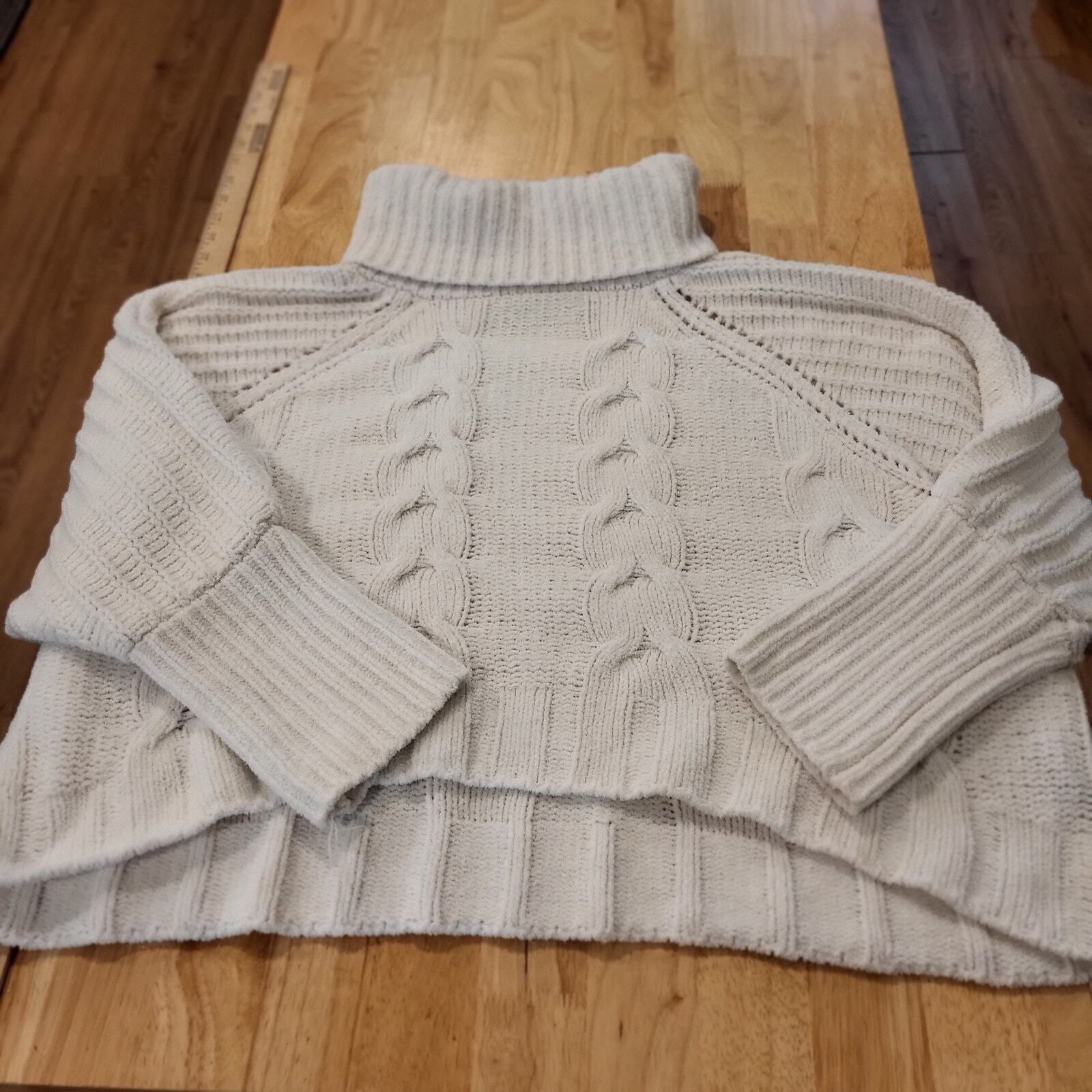 Fluffy White Chunky Knit Sweater Turtle Neck Batwing 29" Pit 2 Pit