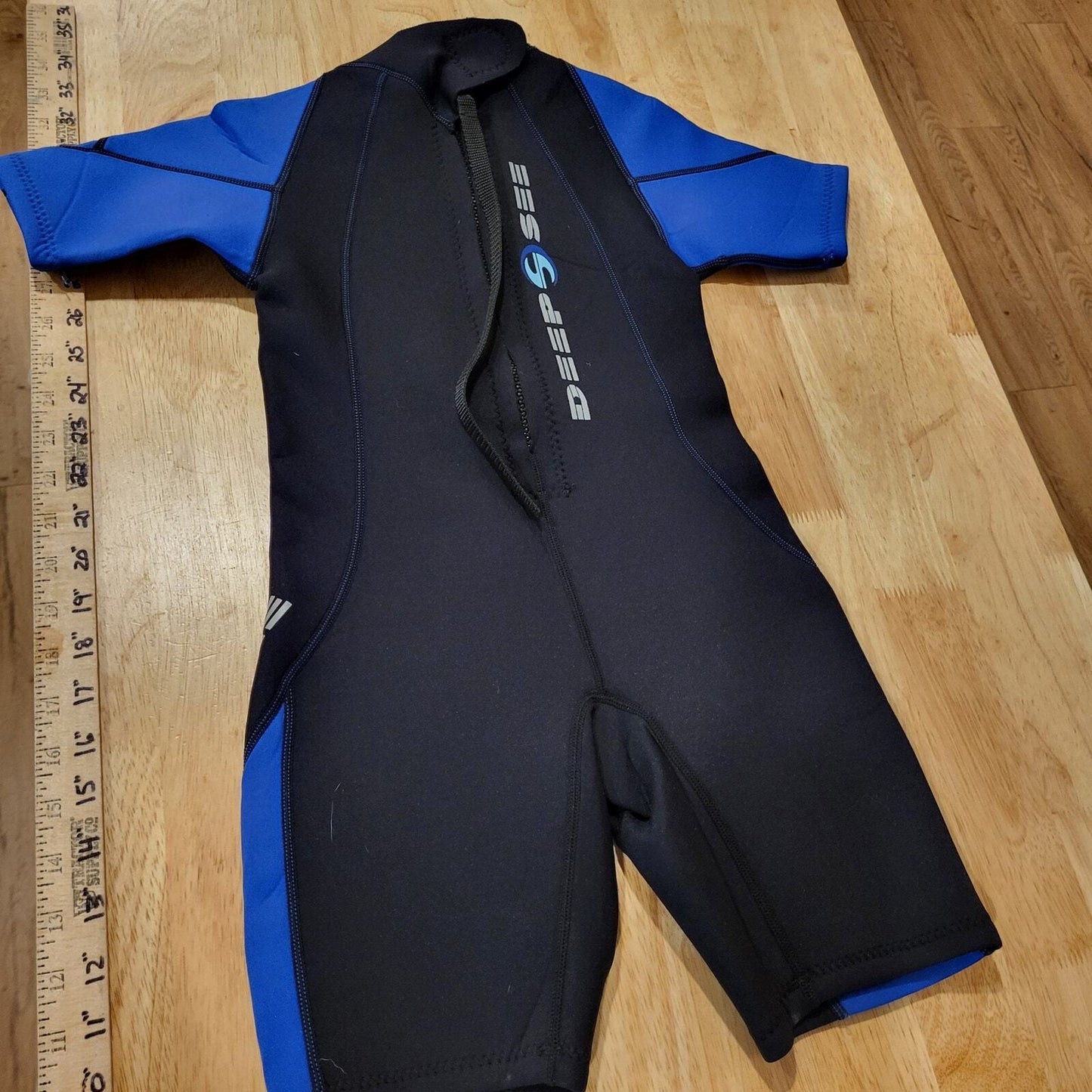 Childs Deep Sea Blue & Black Short Wet Suit 12" Pit 2 Pit 24" Shoulder to Hem